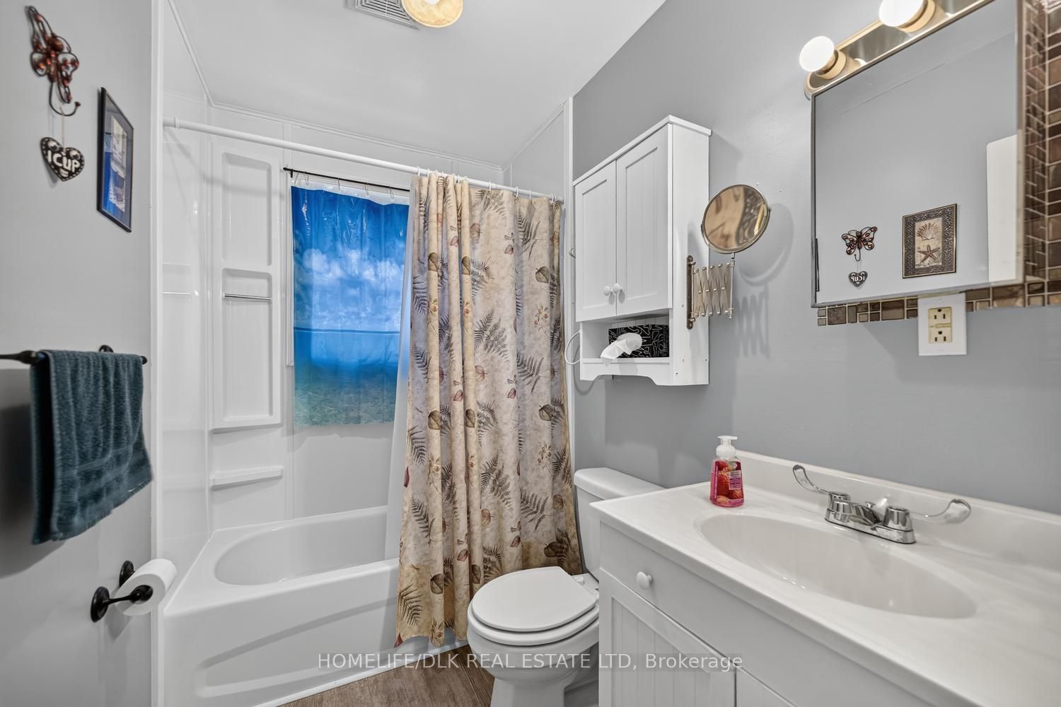 2257 Dundas Street Property Photo 15