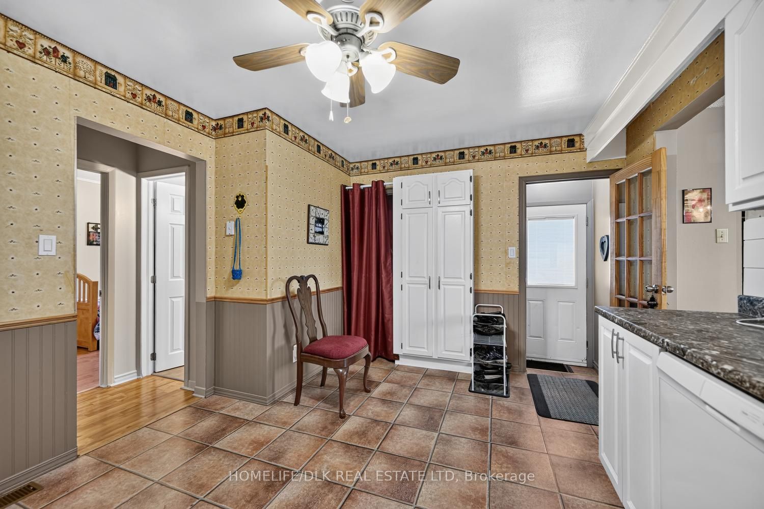 2257 Dundas Street Property Photo 17