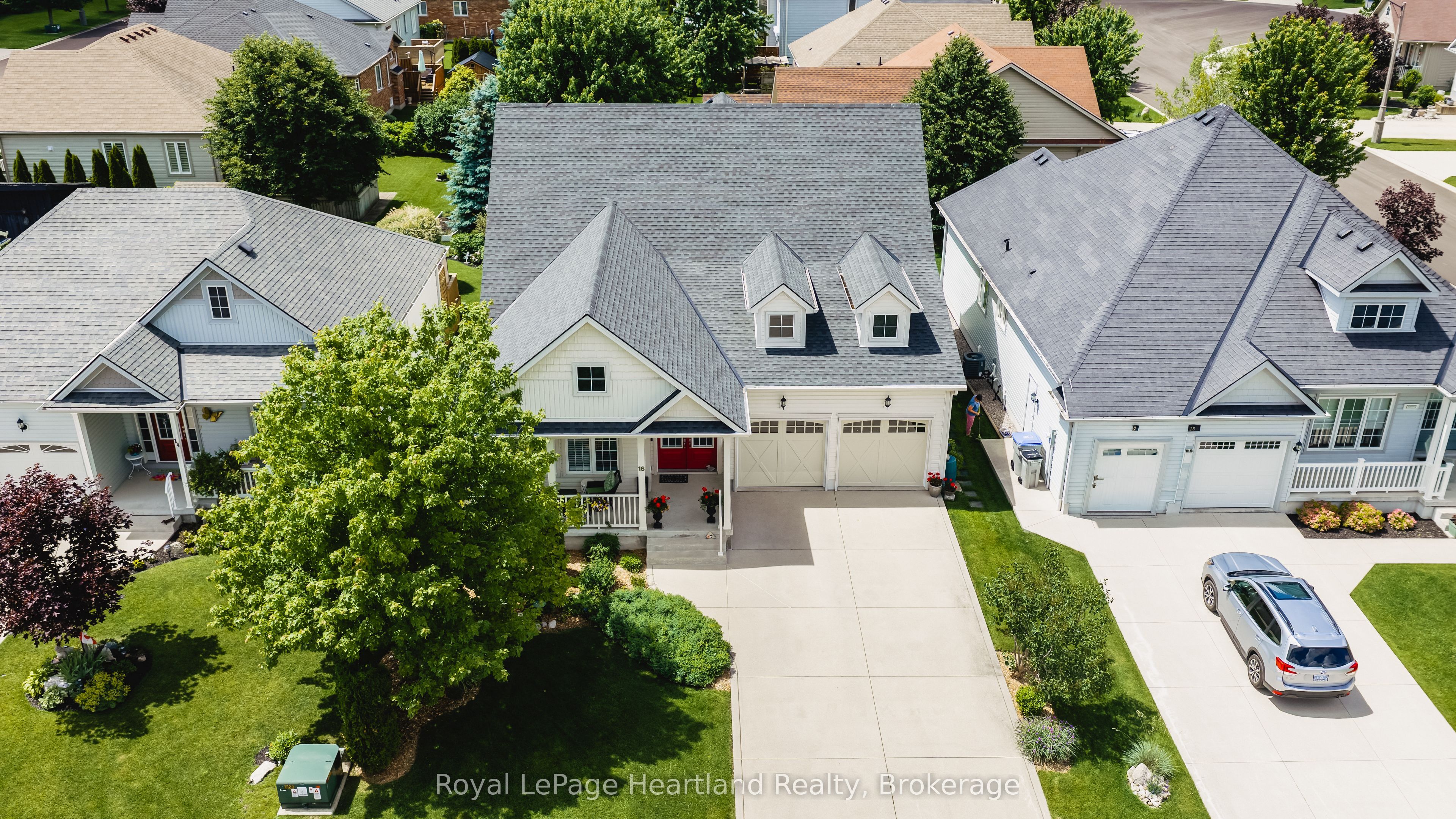 16 Macpherson Avenue Property Photo 2