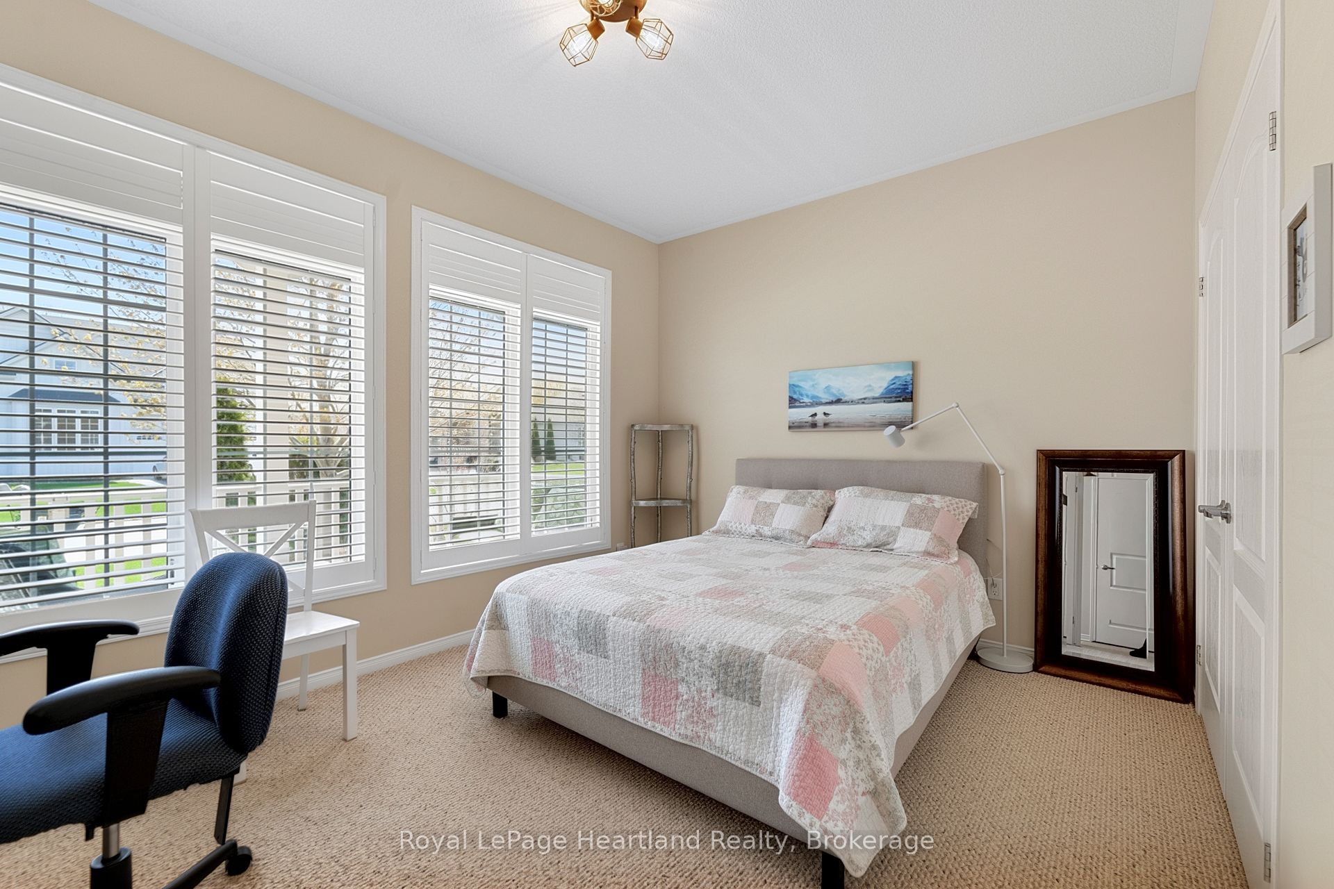 16 Macpherson Avenue Property Photo 7