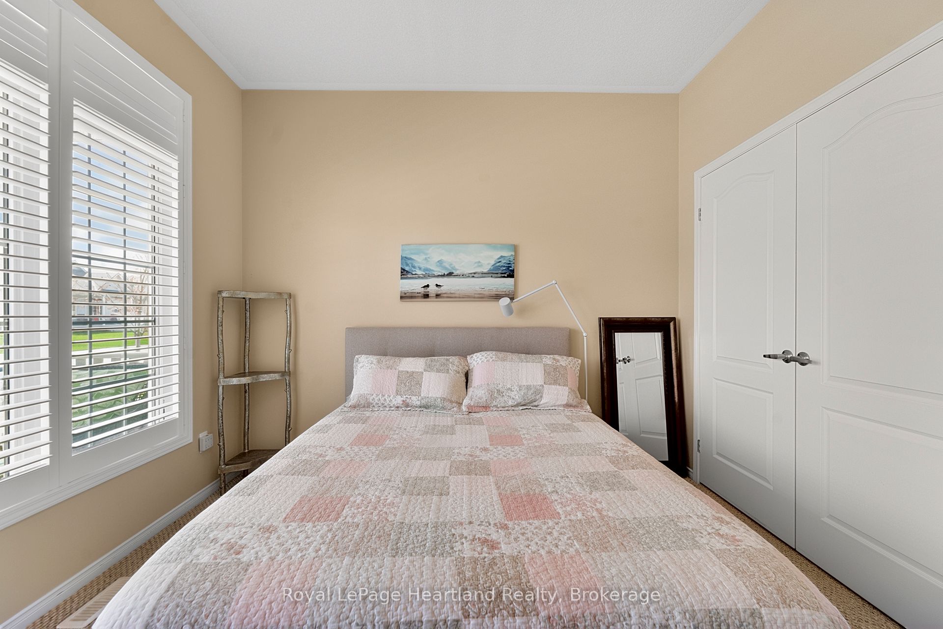 16 Macpherson Avenue Property Photo 8