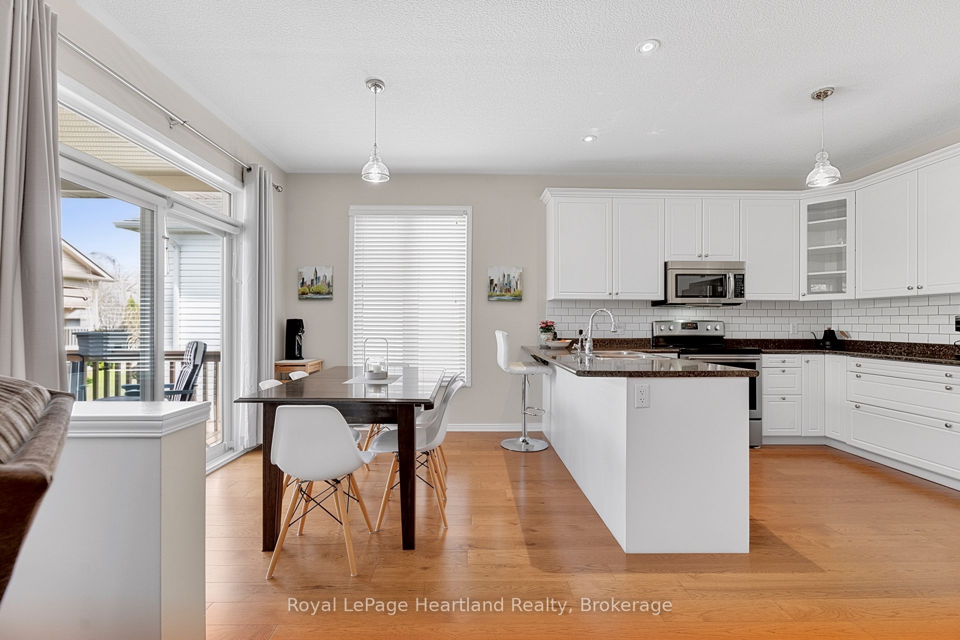 16 Macpherson Avenue Property Photo 18