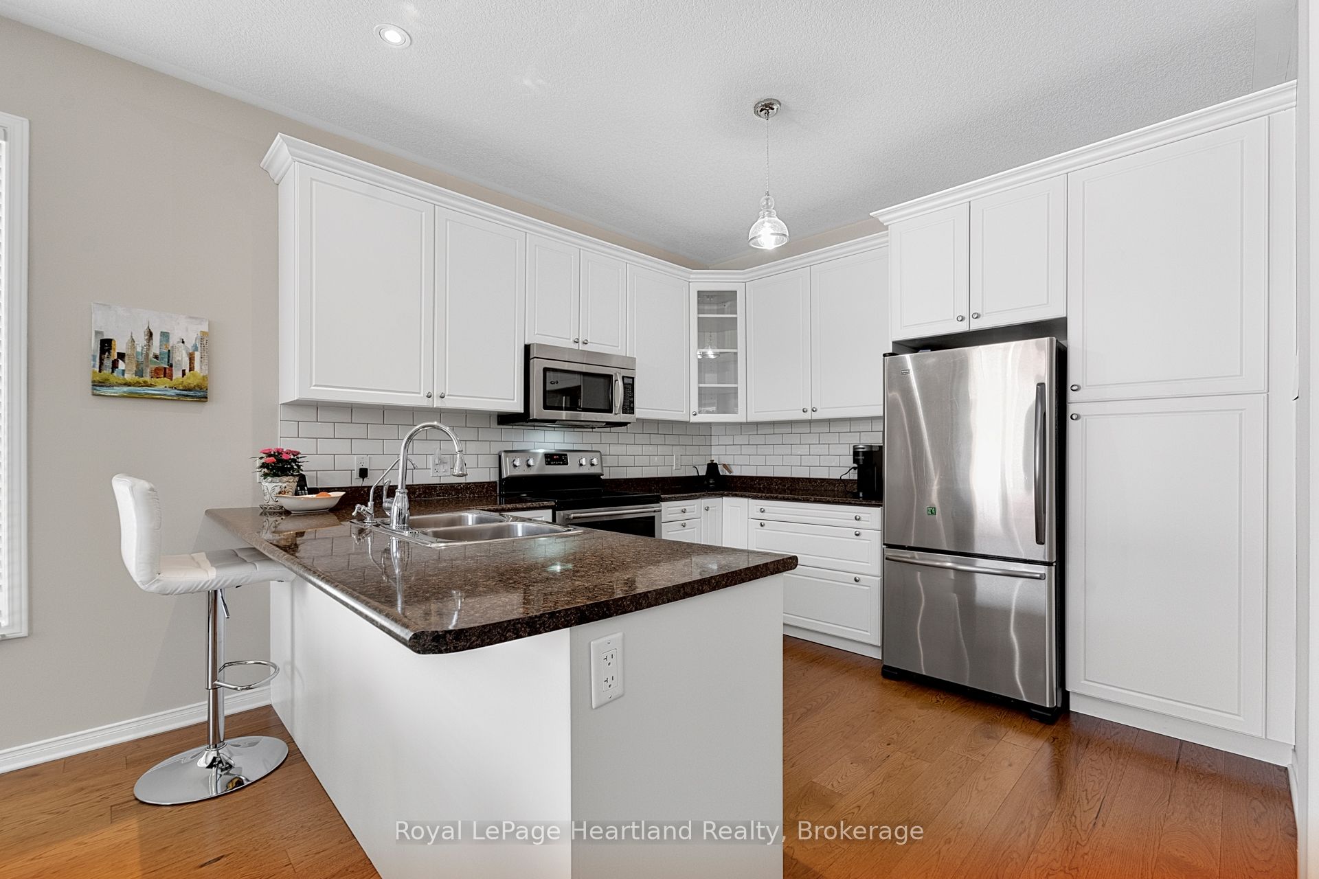16 Macpherson Avenue Property Photo 20