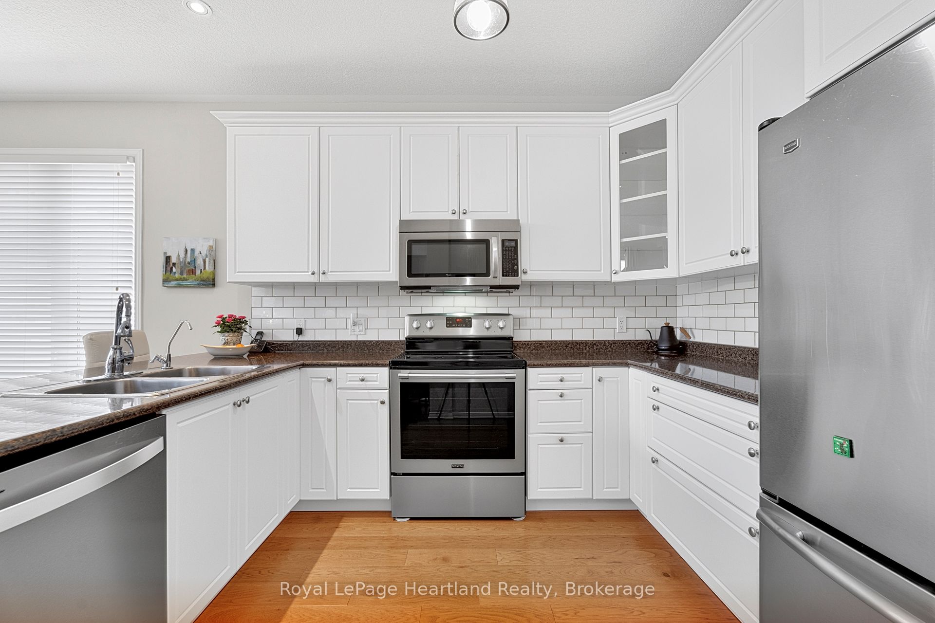 16 Macpherson Avenue Property Photo 21