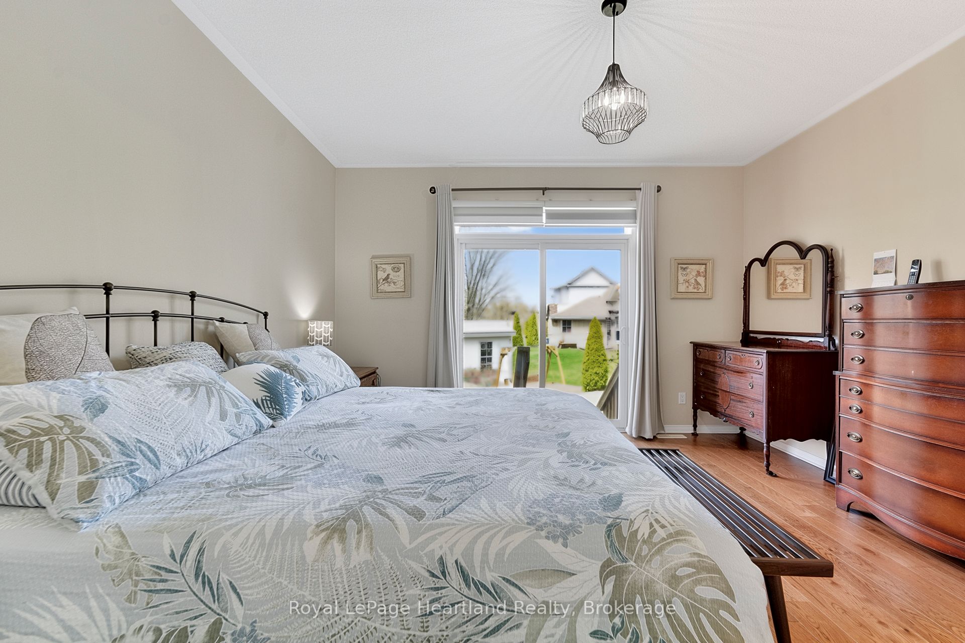 16 Macpherson Avenue Property Photo 24