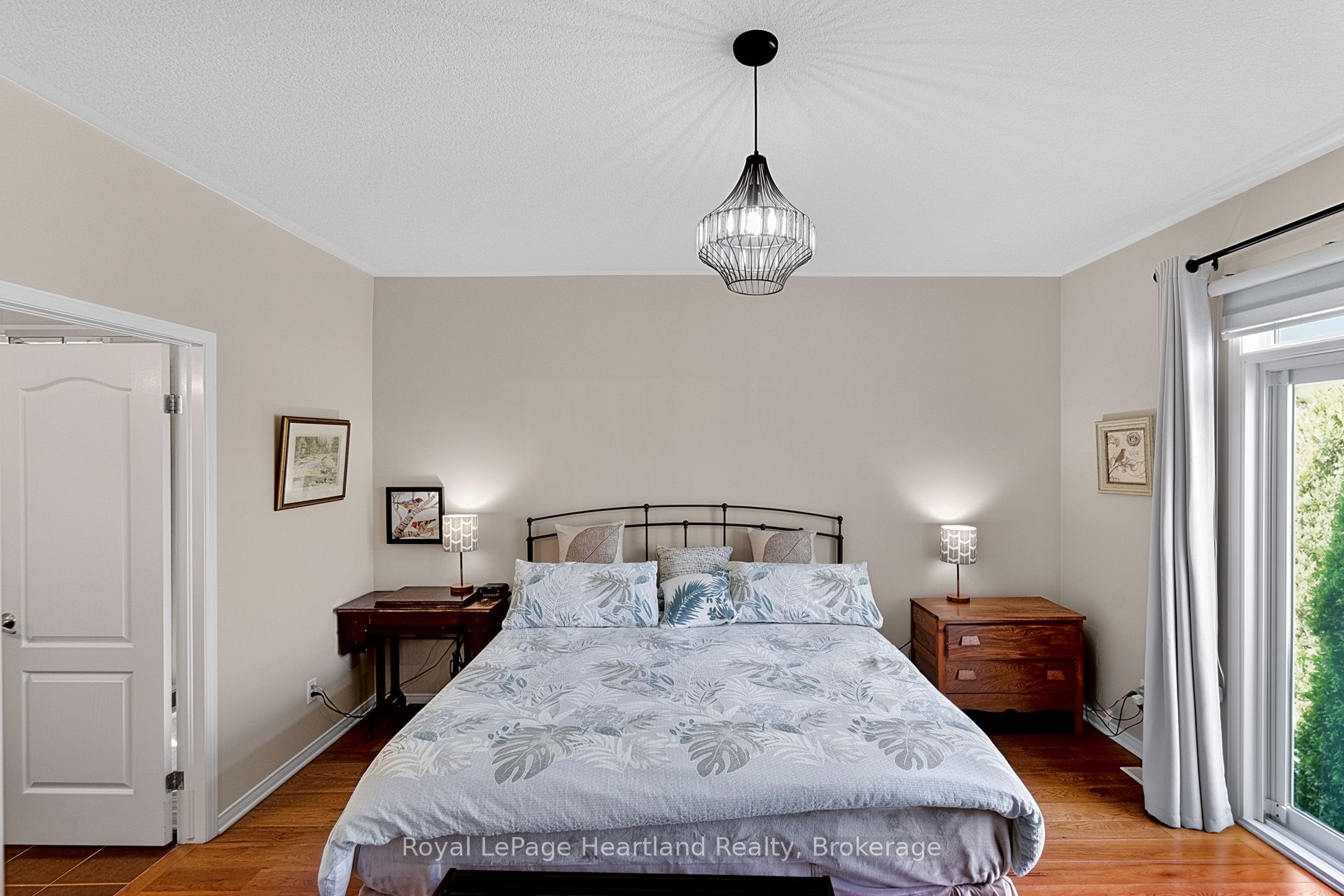 16 Macpherson Avenue Property Photo 25