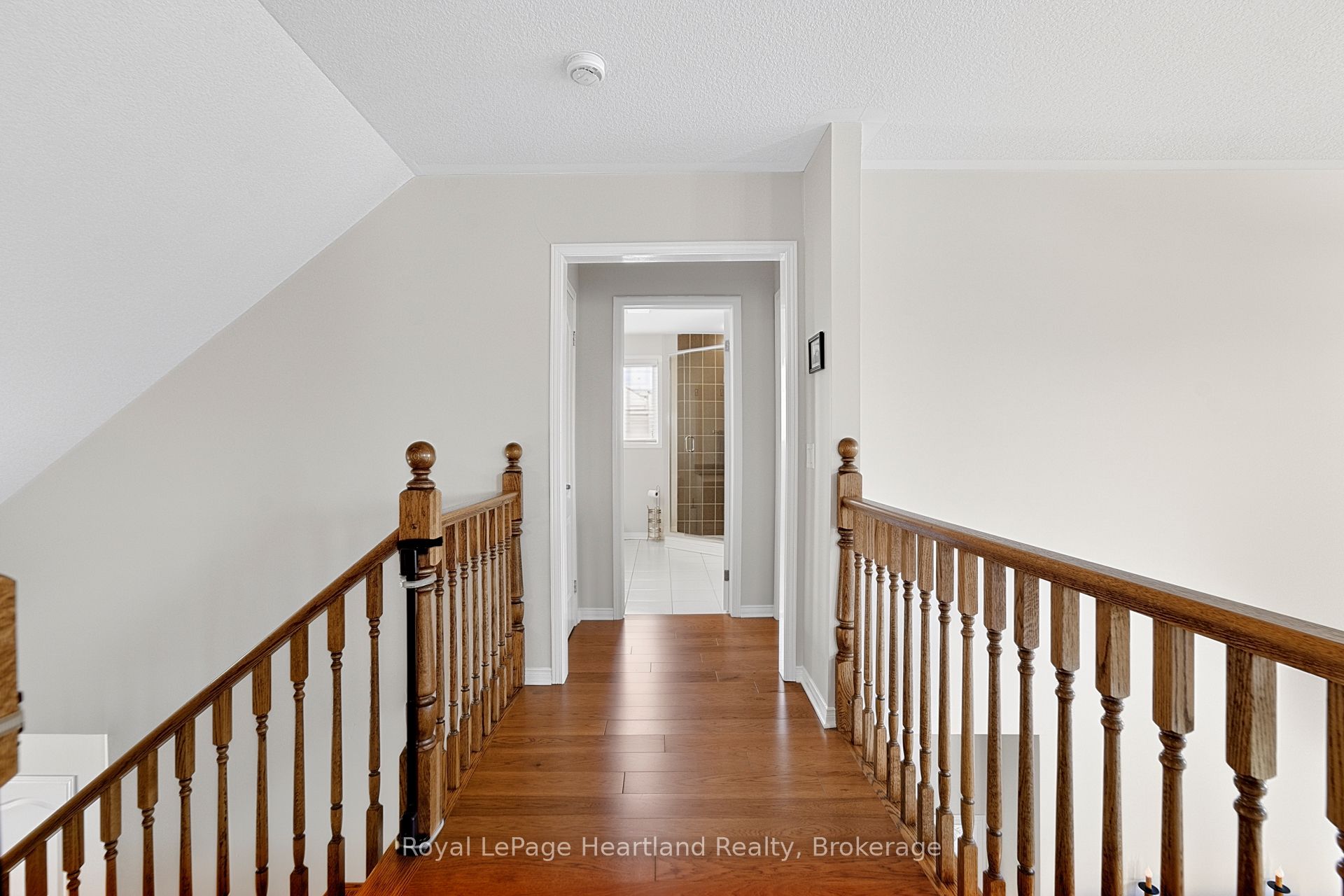16 Macpherson Avenue Property Photo 32