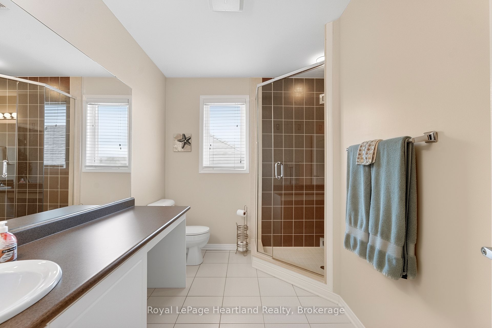 16 Macpherson Avenue Property Photo 33
