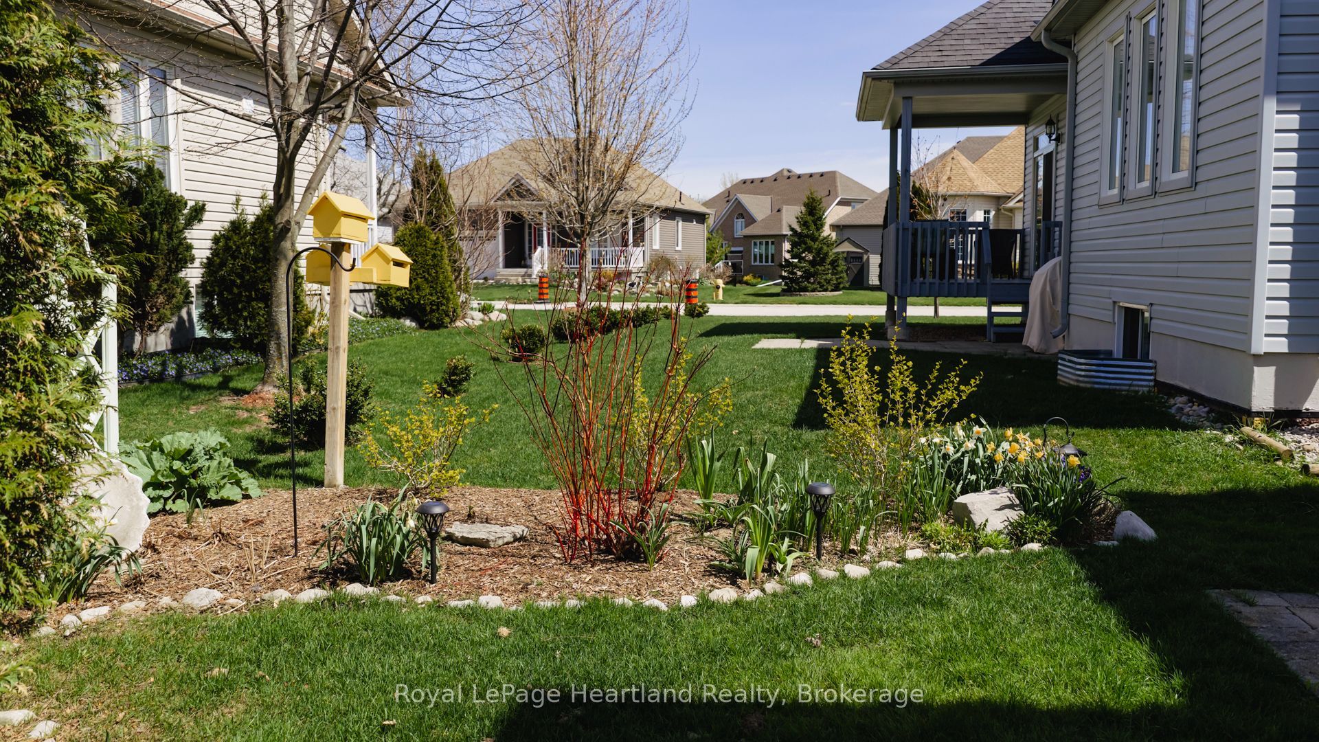 16 Macpherson Avenue Property Photo 41