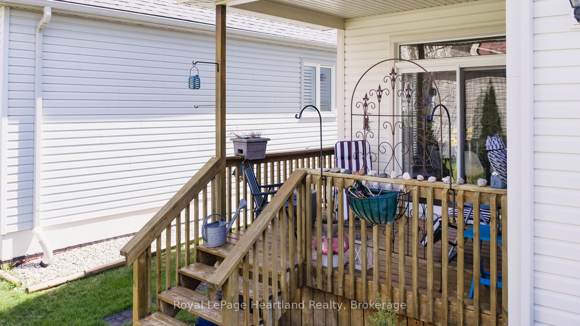 16 Macpherson Avenue Property Photo 42