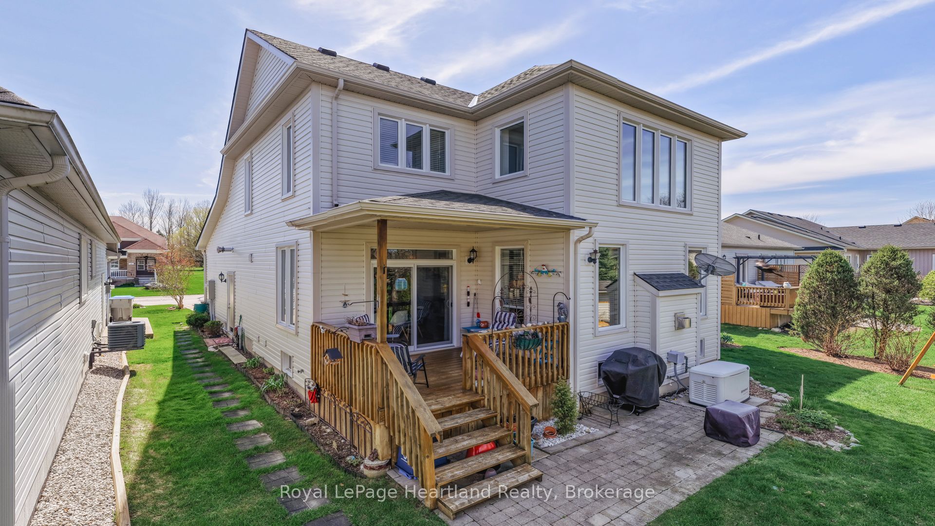 16 Macpherson Avenue Property Photo 43