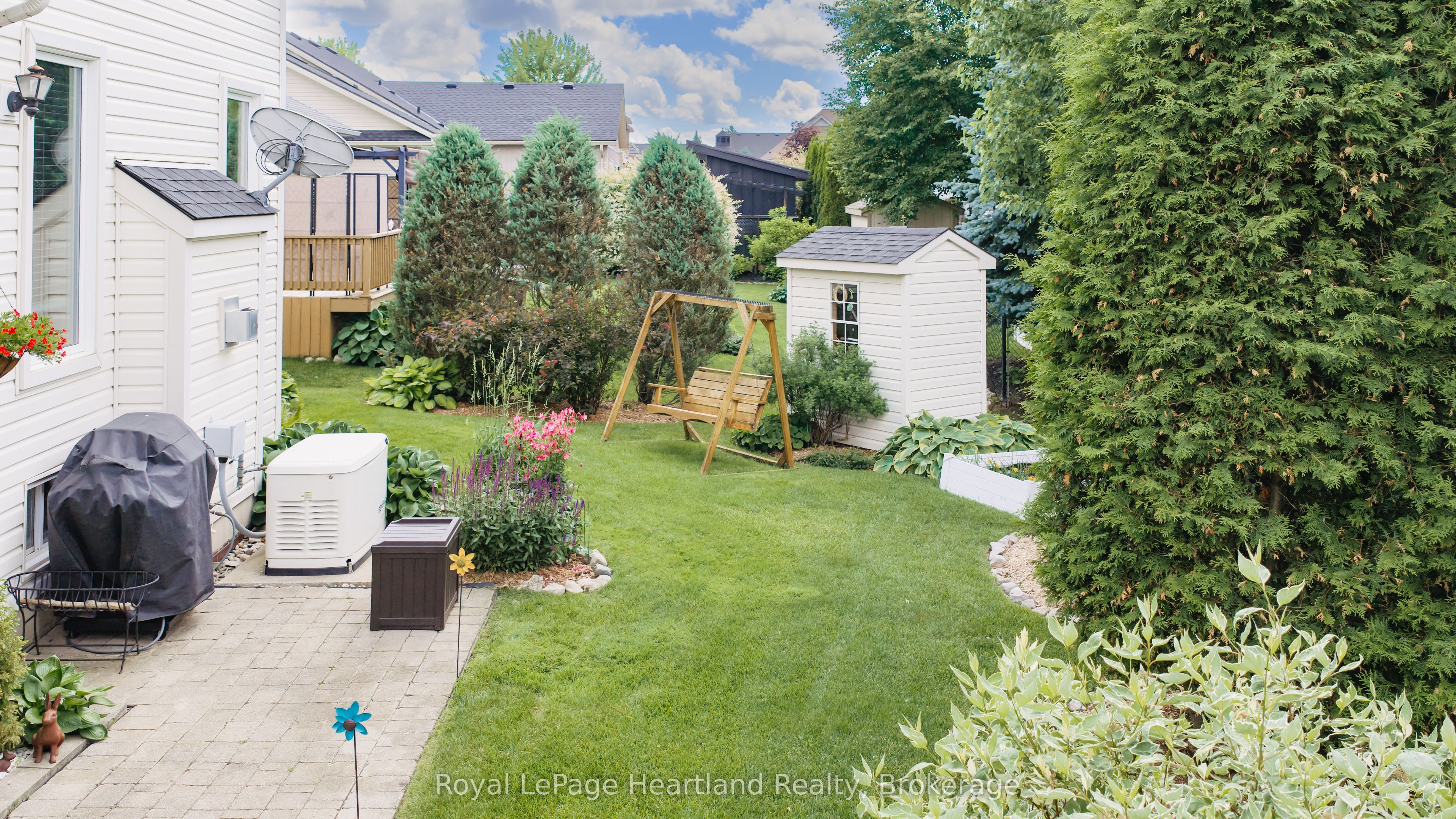 16 Macpherson Avenue Property Photo 47