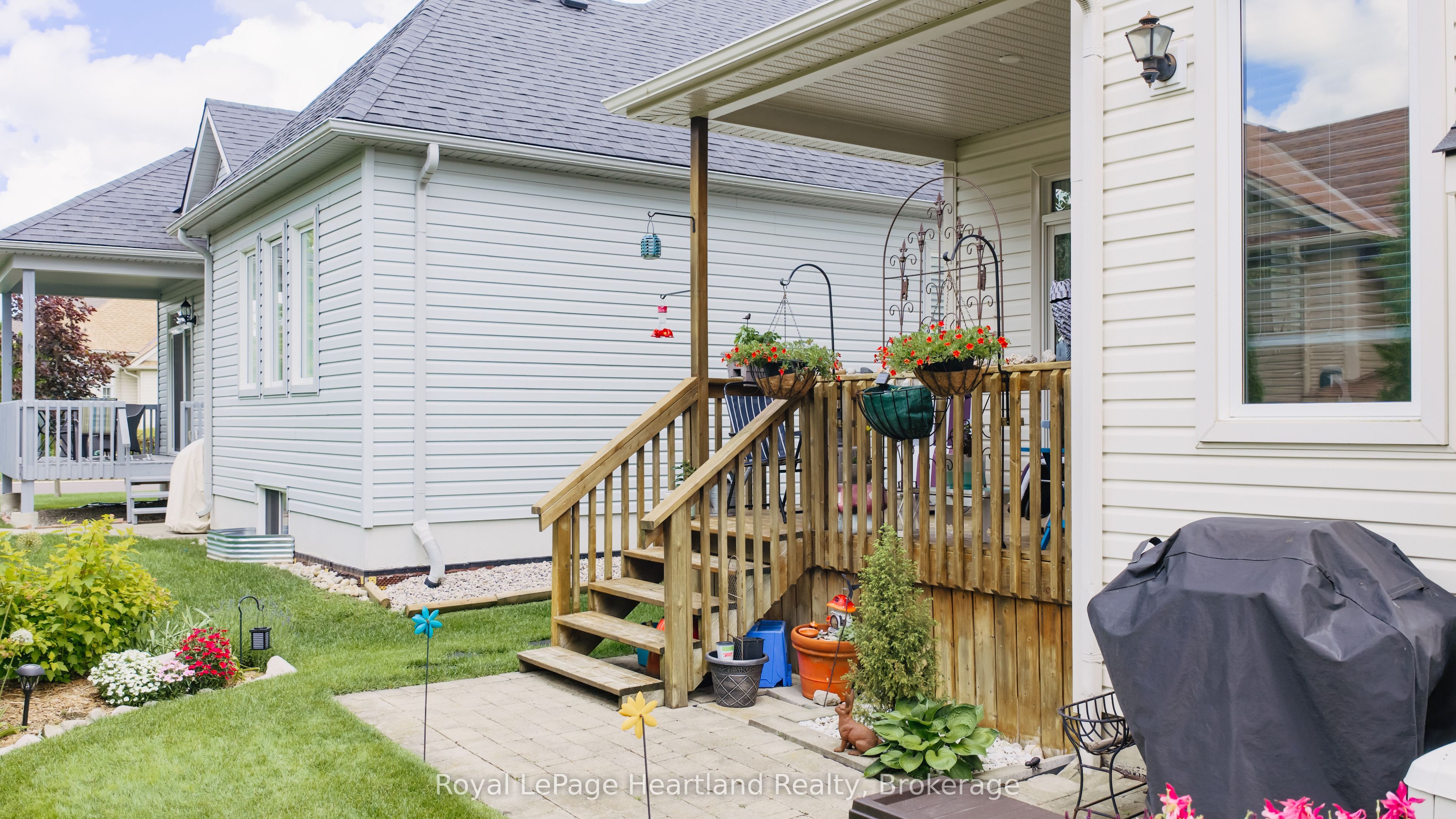 16 Macpherson Avenue Property Photo 48