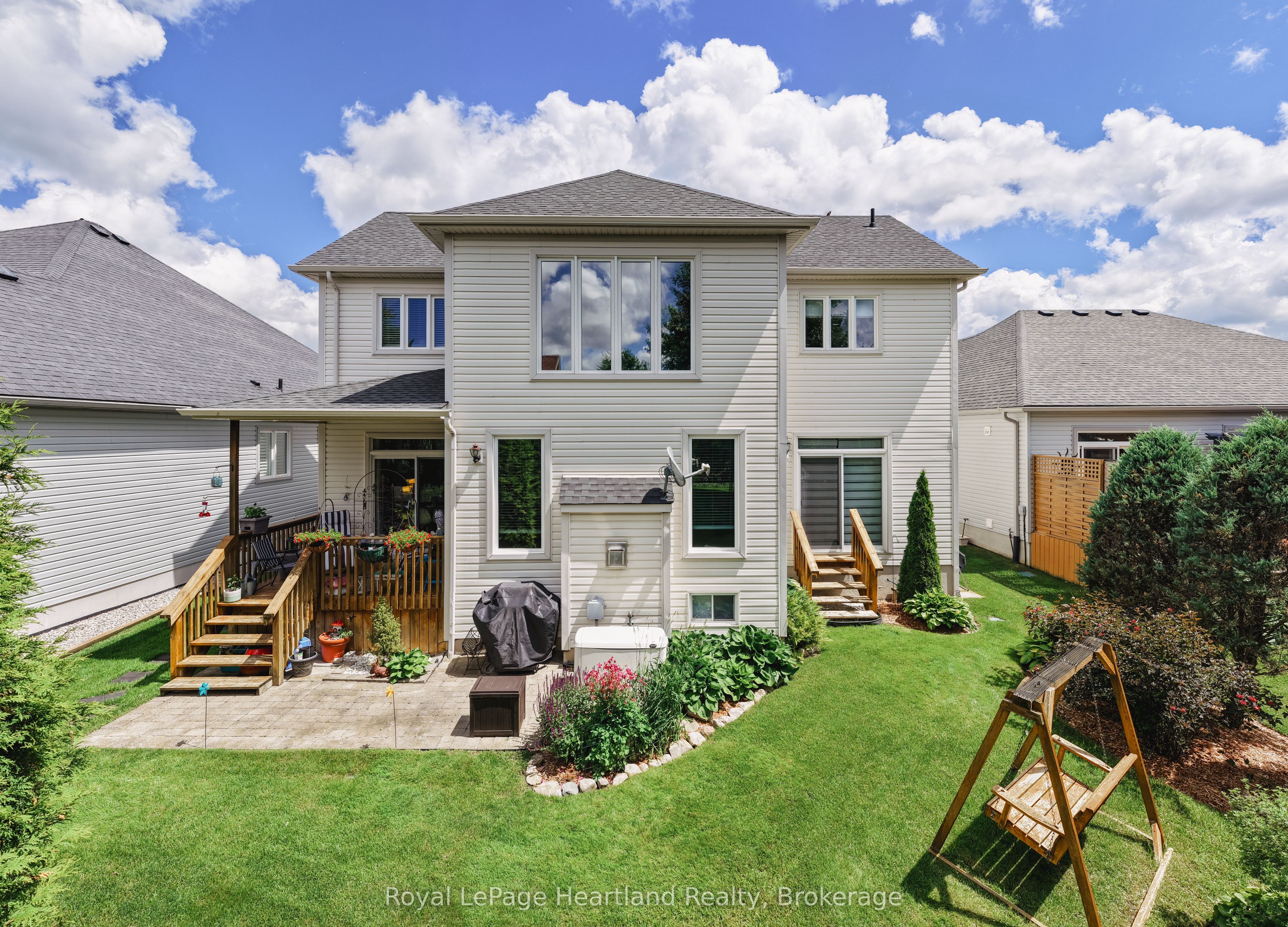 16 Macpherson Avenue Property Photo 49