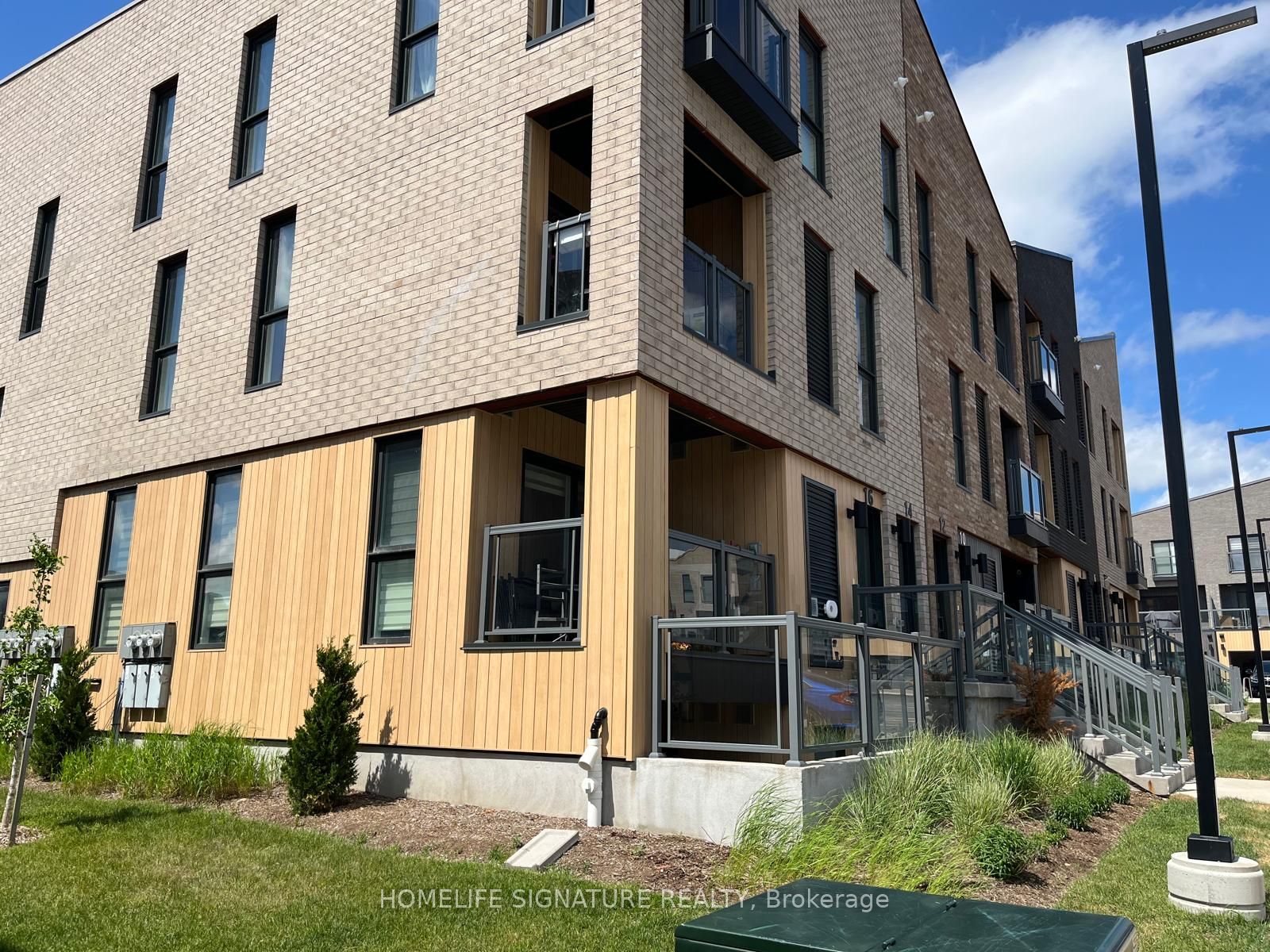 16 Urbane Boulevard Property Photo 1