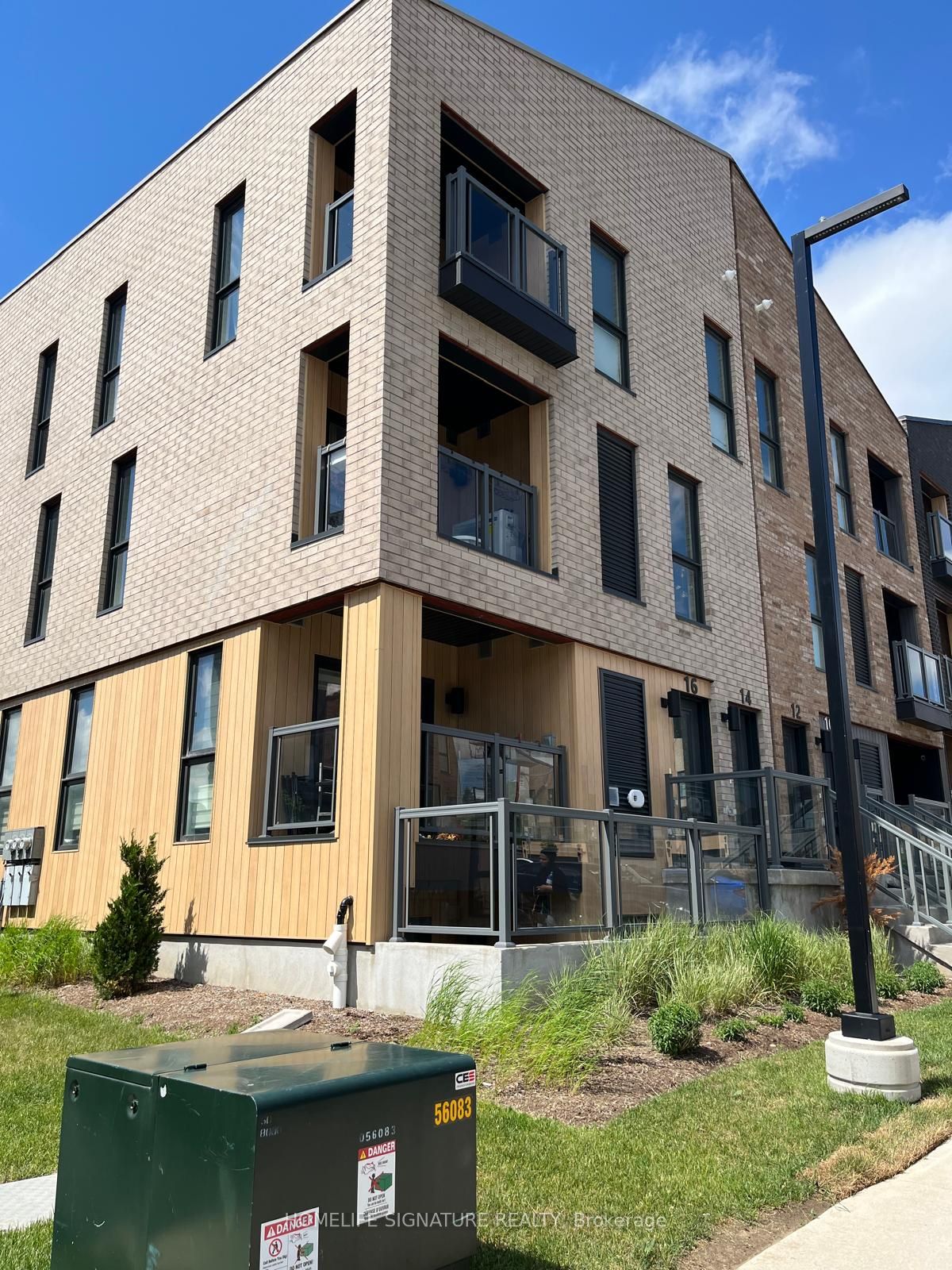 16 Urbane Boulevard Property Photo 3