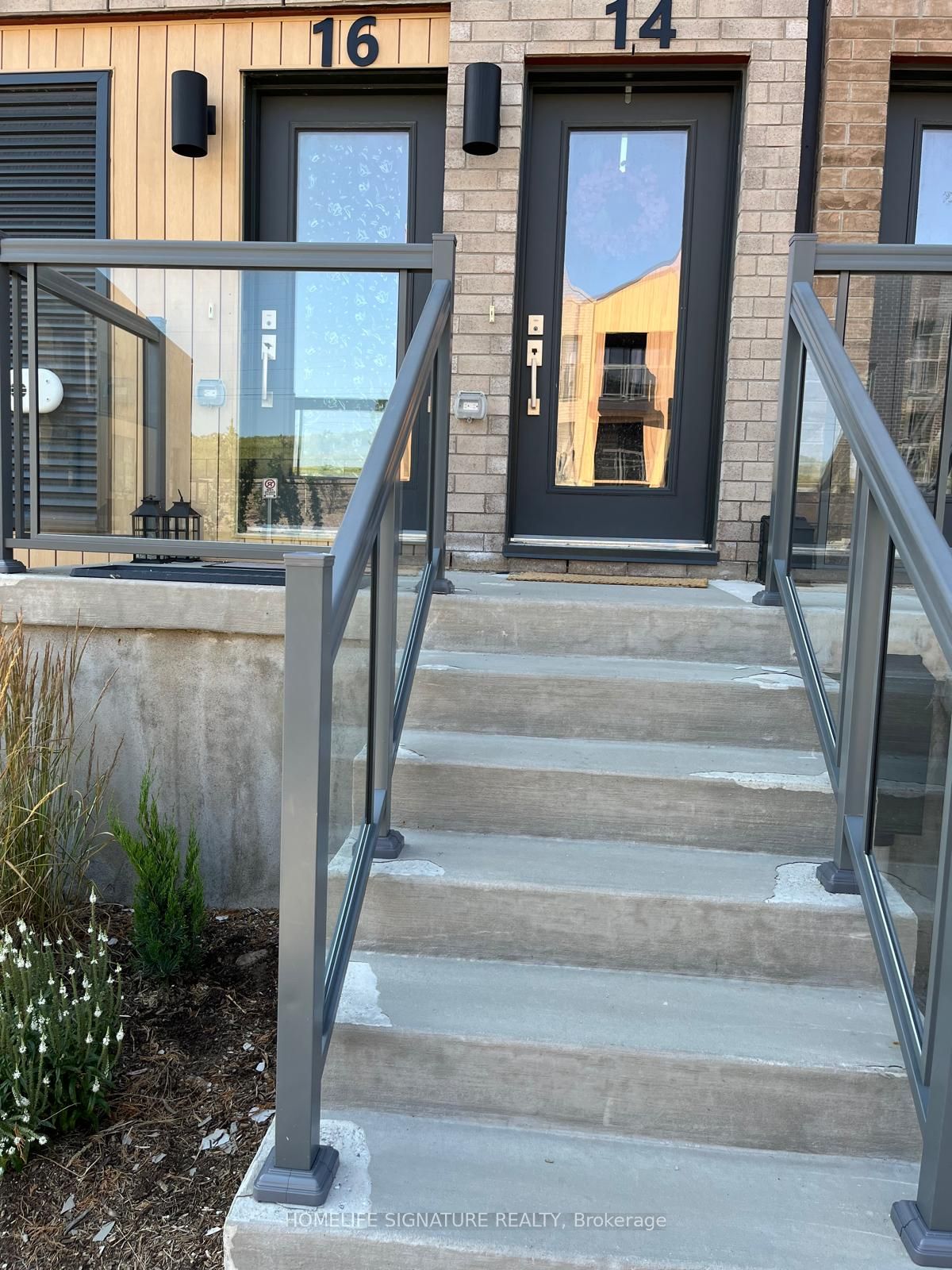 16 Urbane Boulevard Property Photo 8