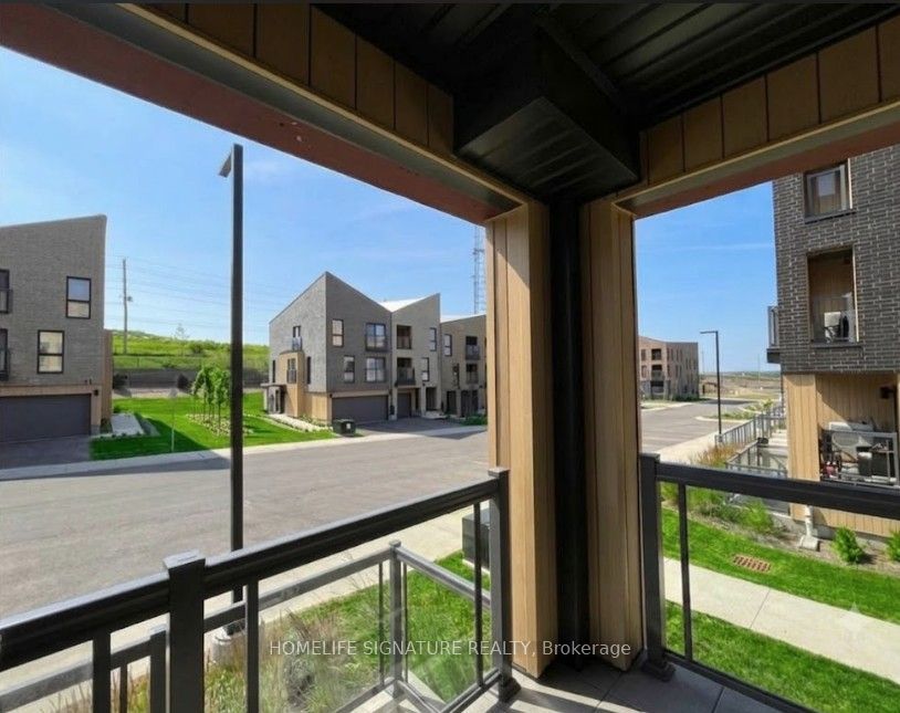 16 Urbane Boulevard Property Photo 14