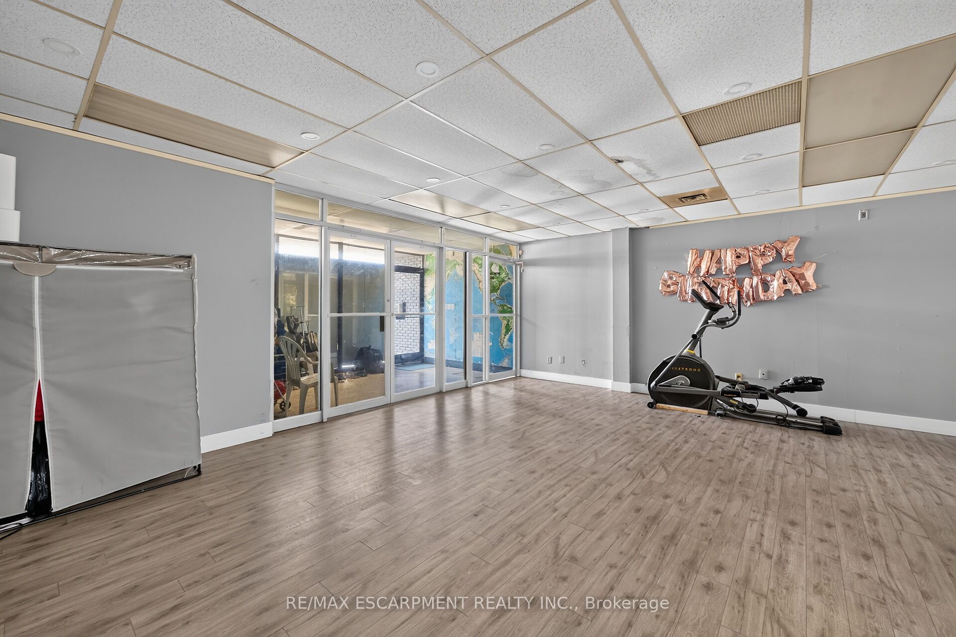 1292 Barton Street E Property Photo 4
