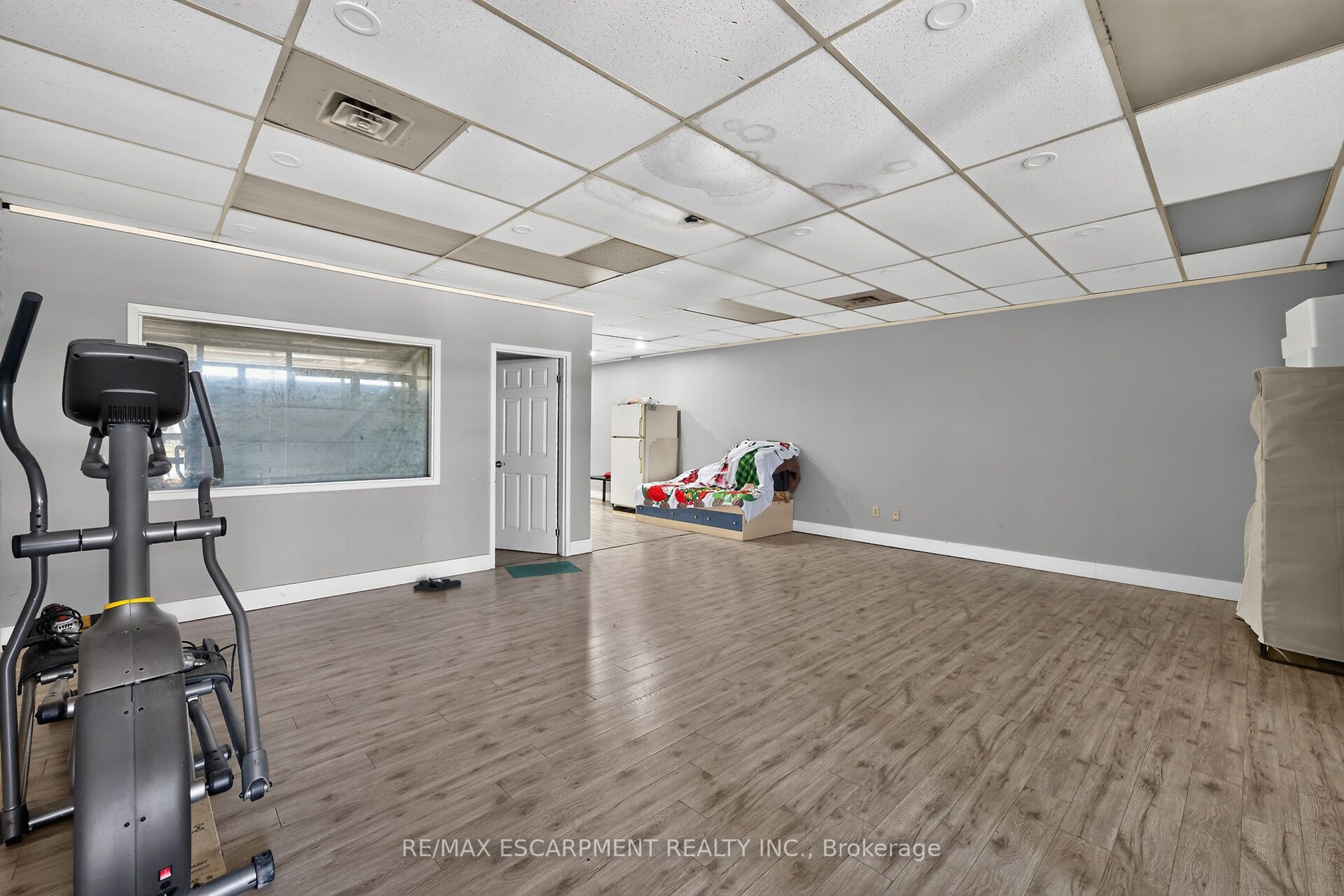 1292 Barton Street E Property Photo 7