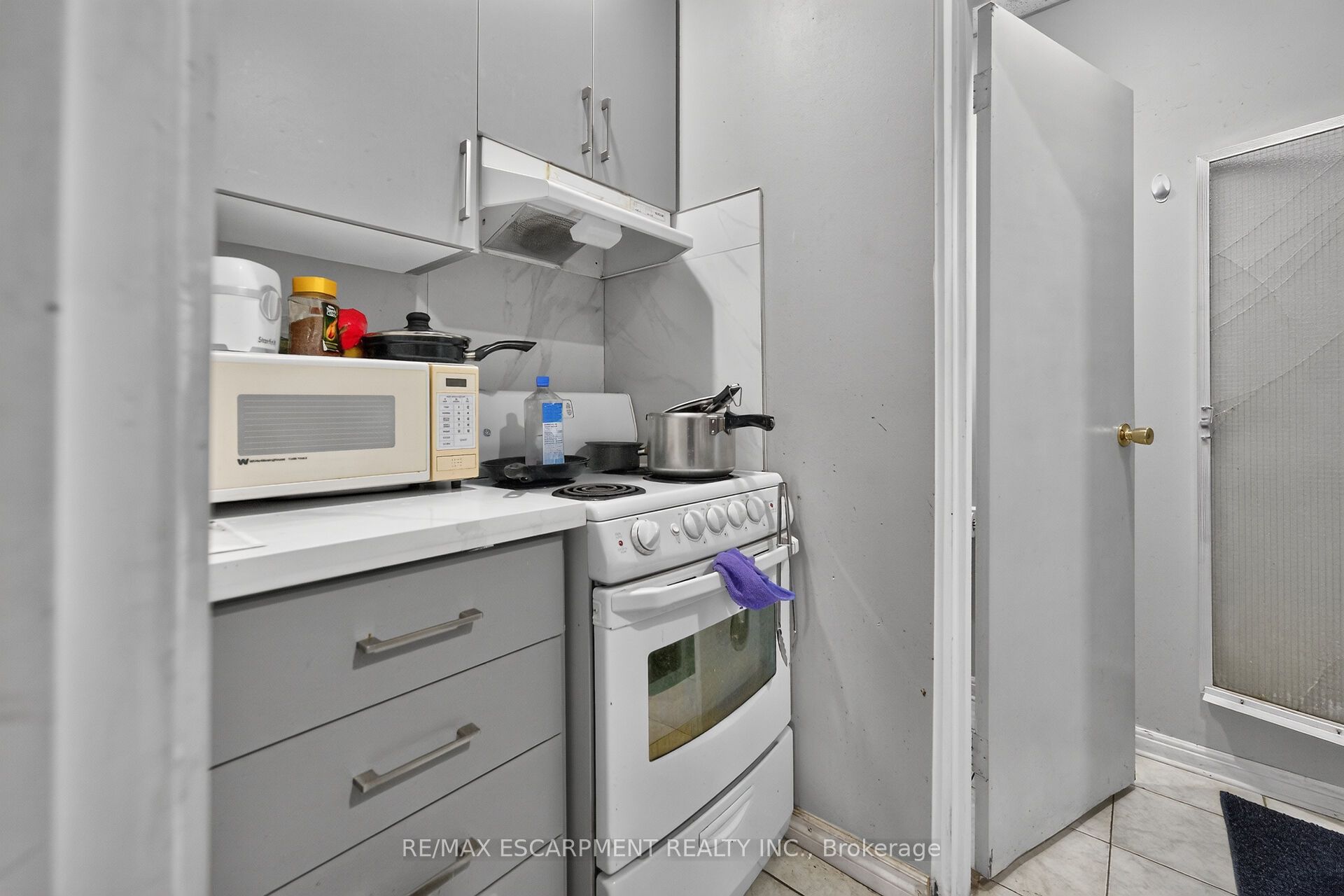 1292 Barton Street E Property Photo 34