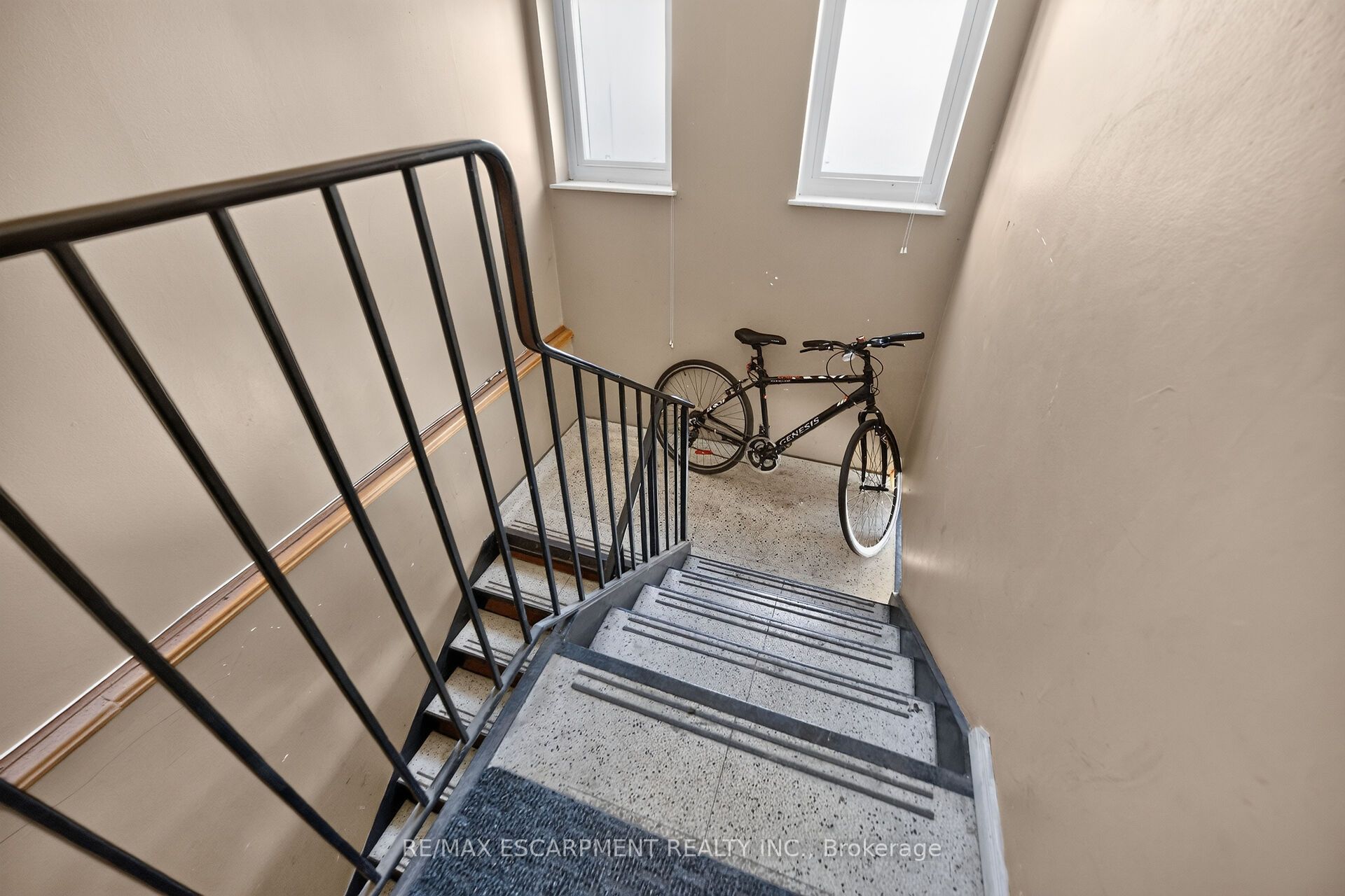 1292 Barton Street E Property Photo 48