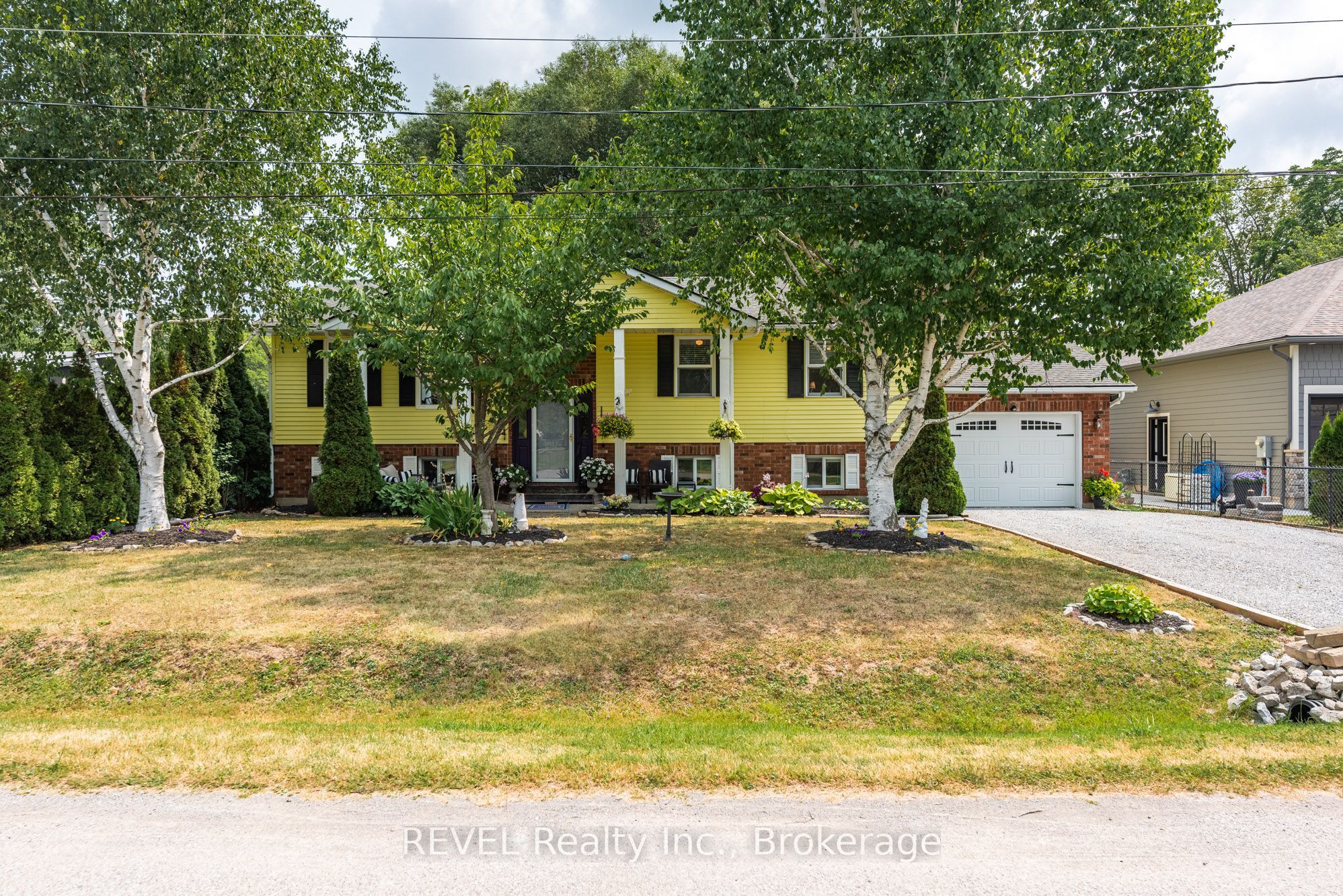 234 Cherryhill Boulevard S Property Photo 2