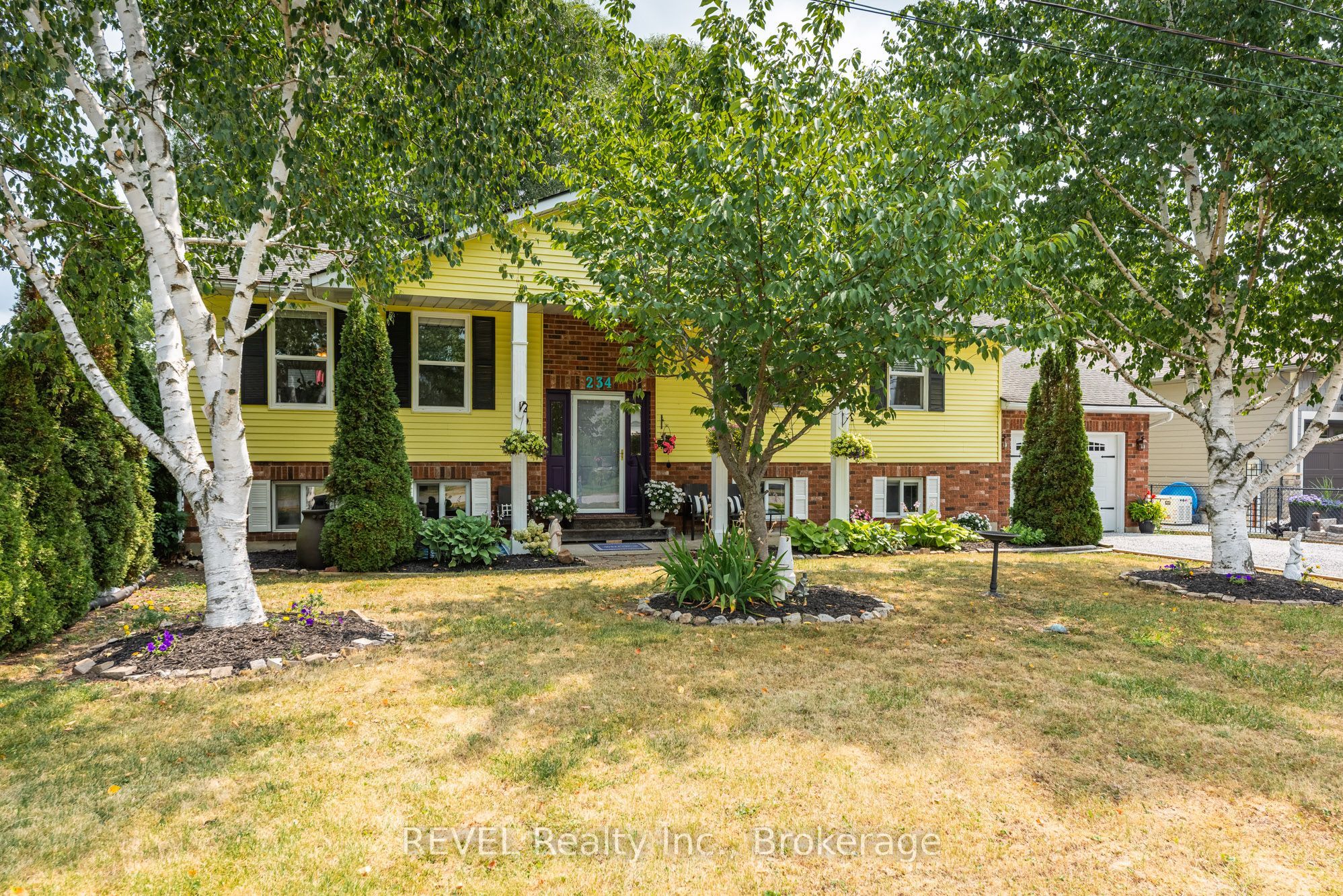 234 Cherryhill Boulevard S Property Photo 3