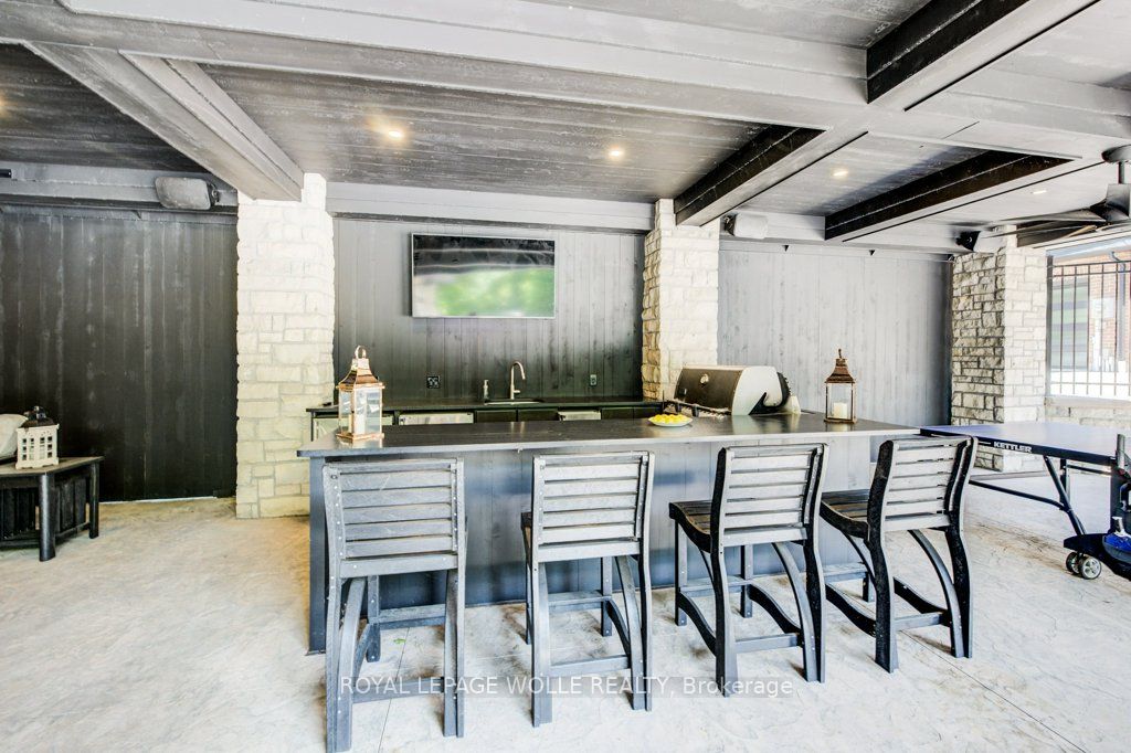 8466 Sideroad 30 Property Photo 6