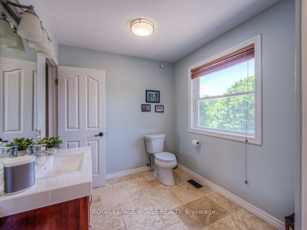 8466 Sideroad 30 Property Photo 40