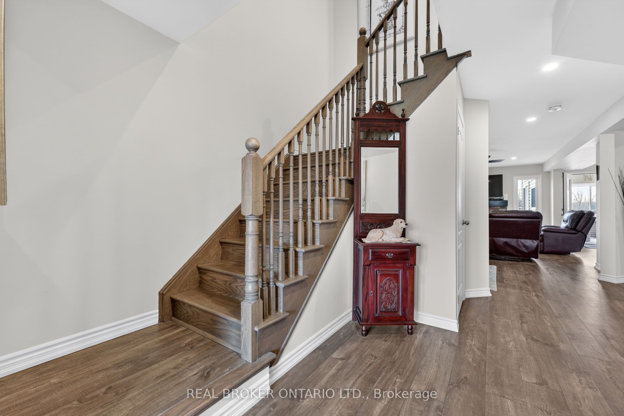 50 Masters Crescent W Property Photo 3