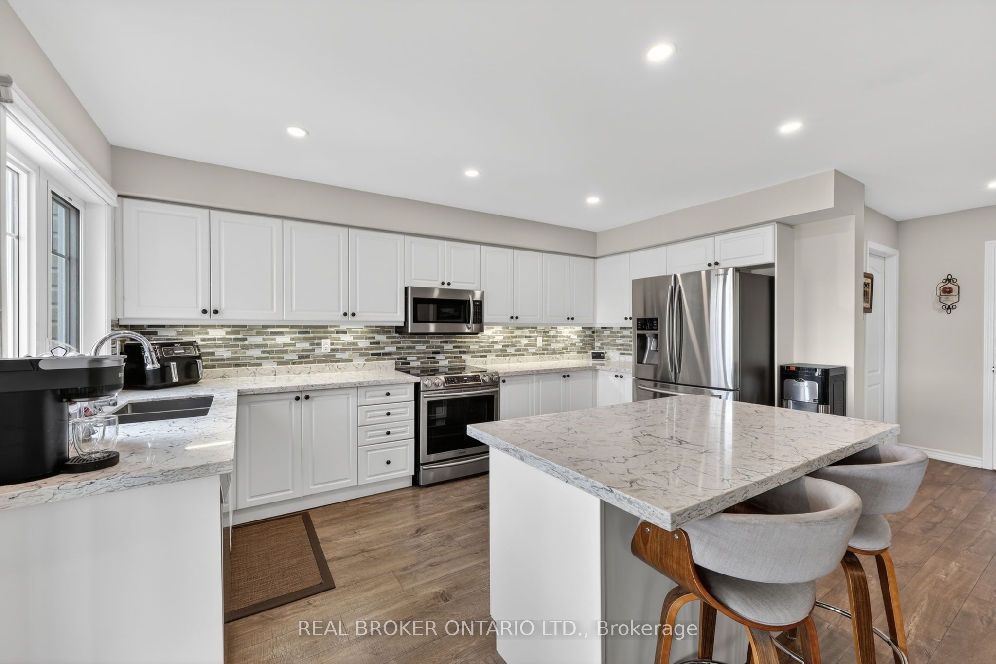 50 Masters Crescent W Property Photo 5