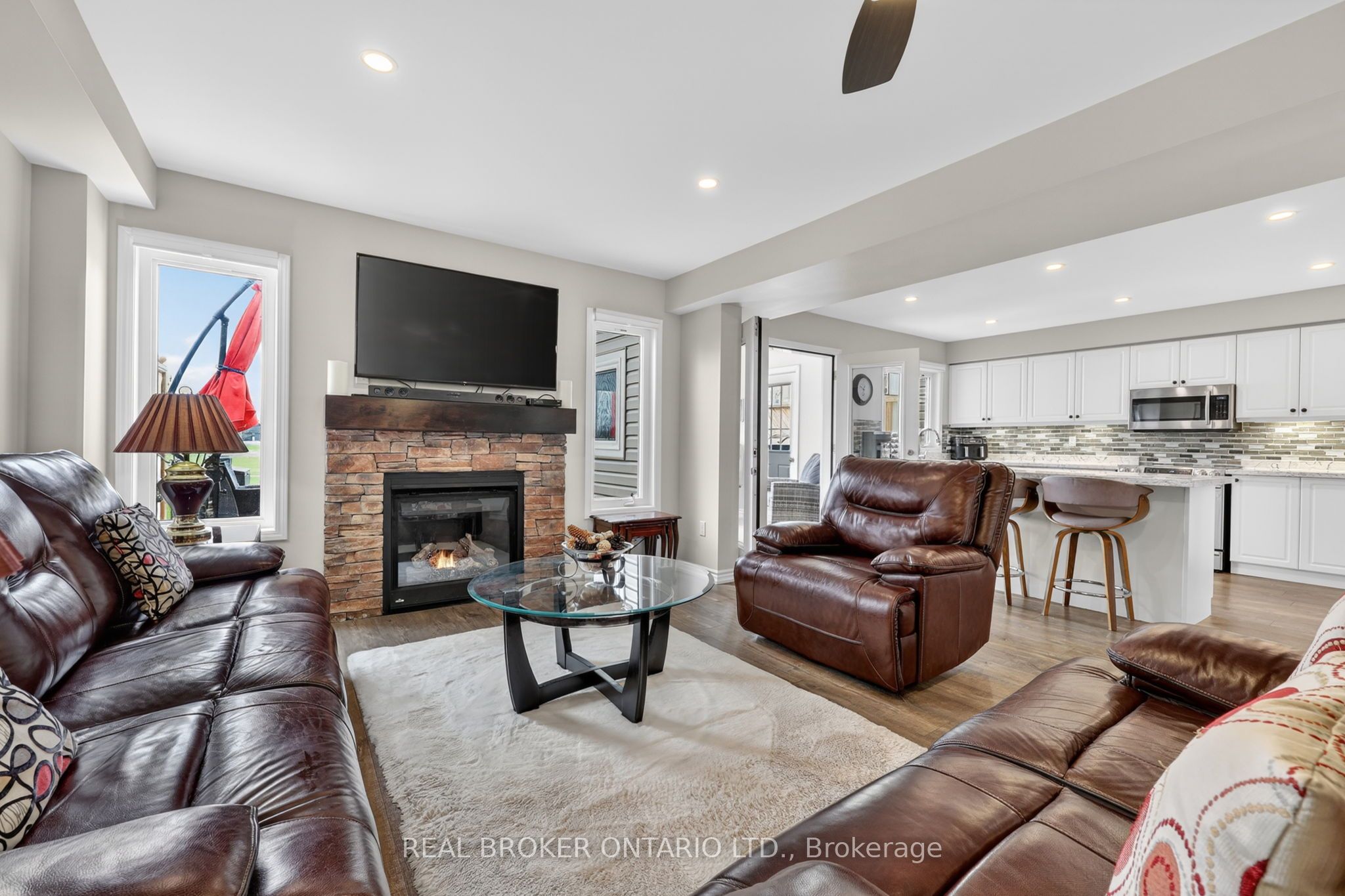 50 Masters Crescent W Property Photo 9