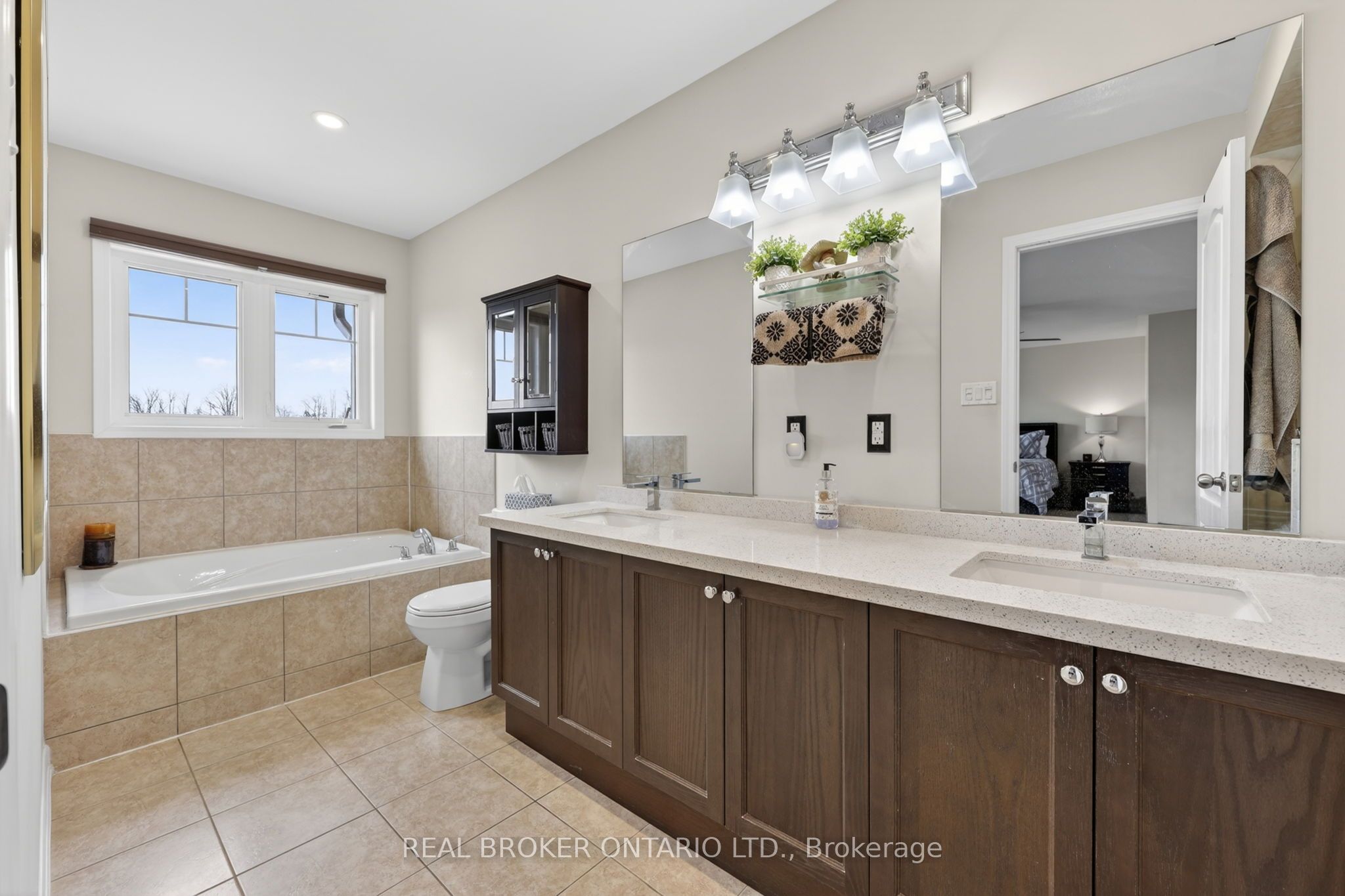 50 Masters Crescent W Property Photo 16