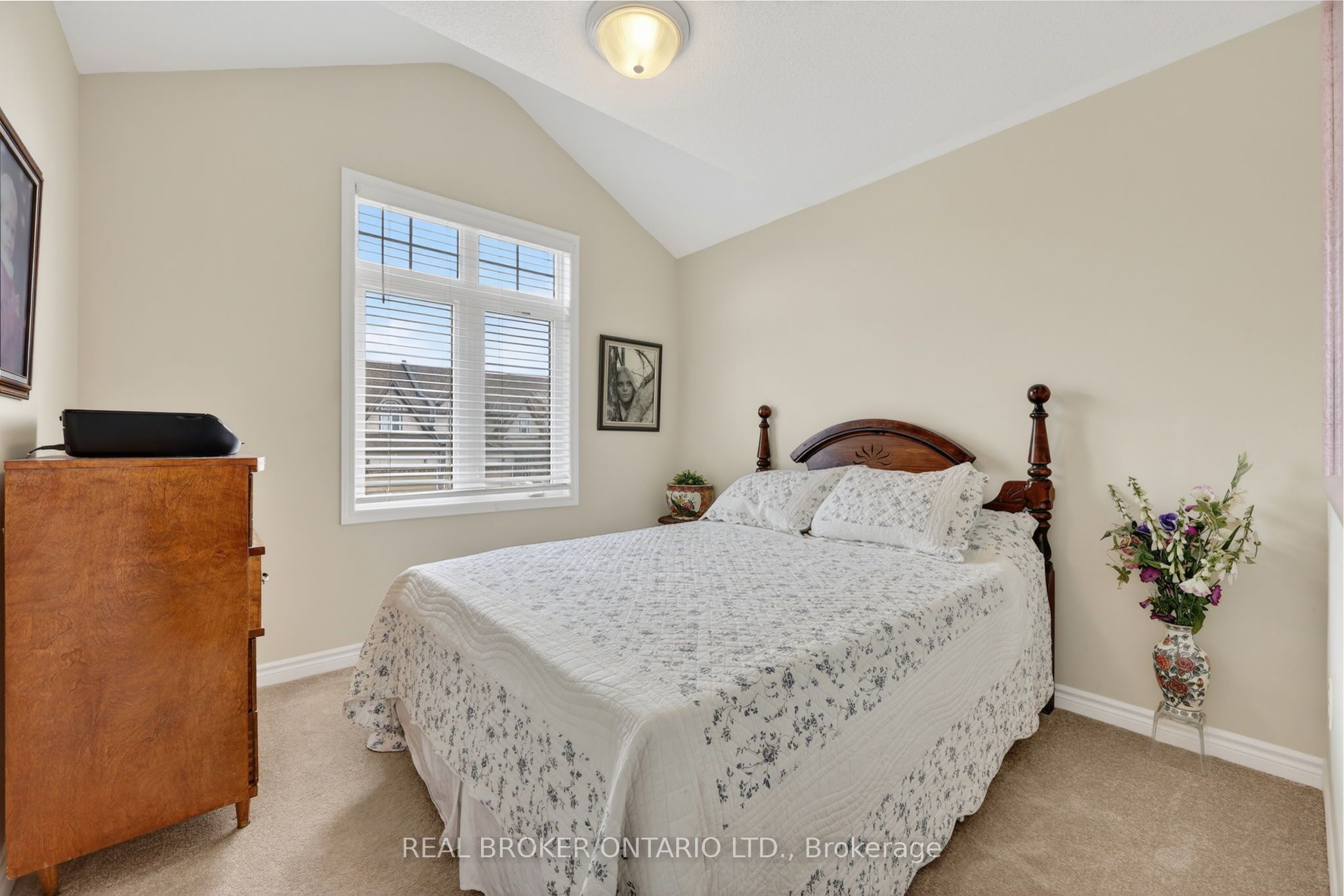 50 Masters Crescent W Property Photo 18