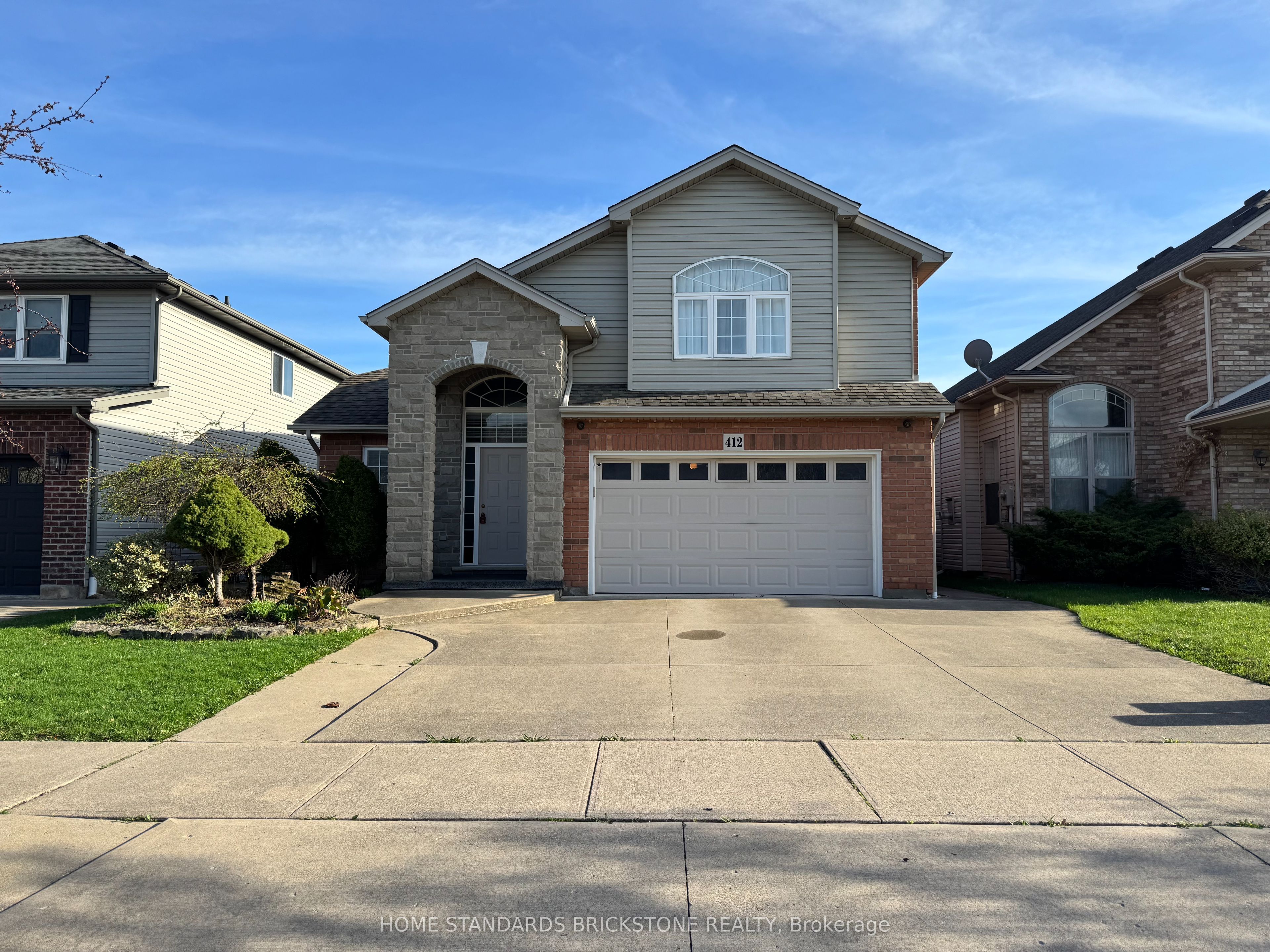 412 Autumn Crescent Property Photo 1