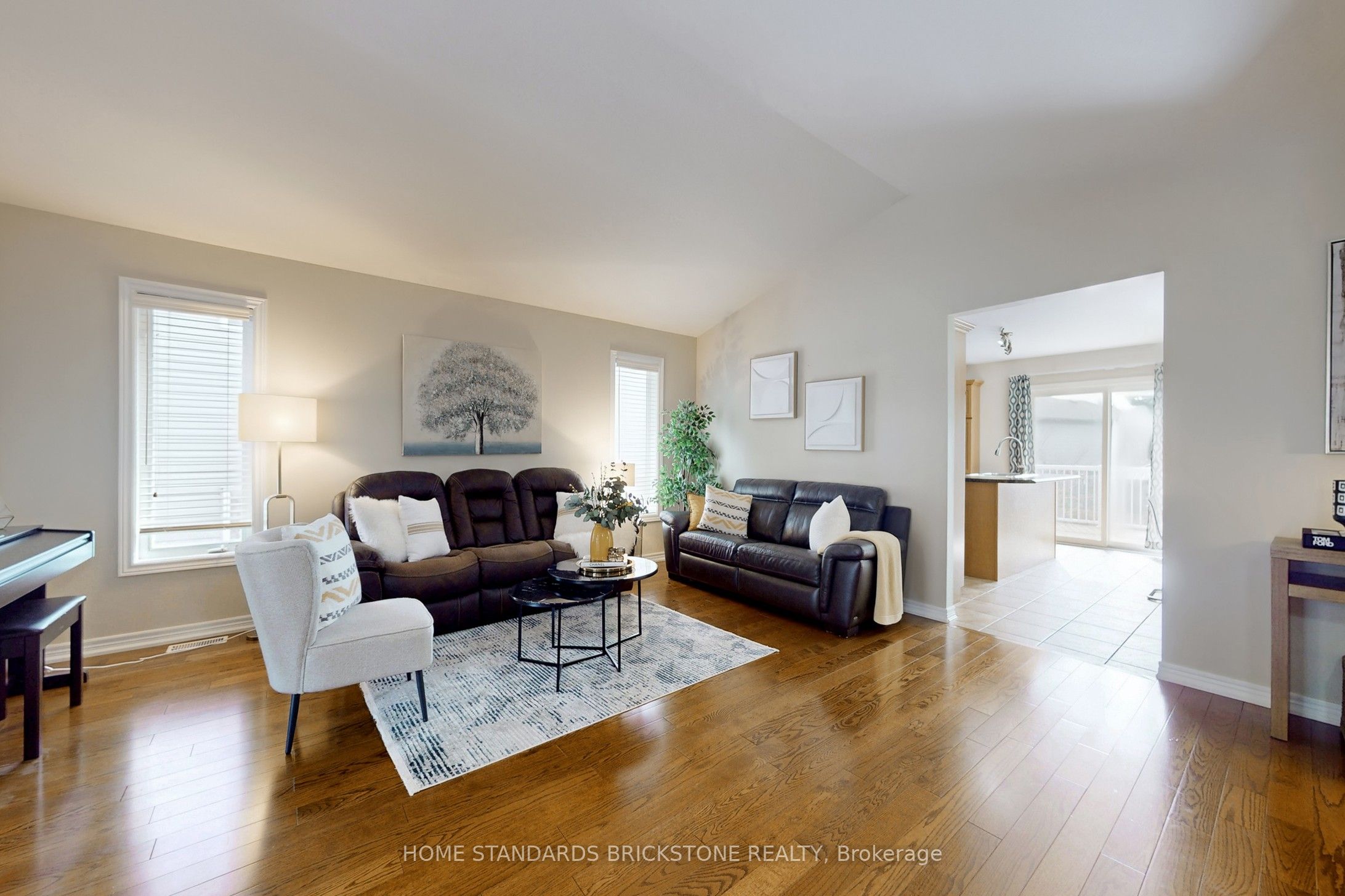412 Autumn Crescent Property Photo 4