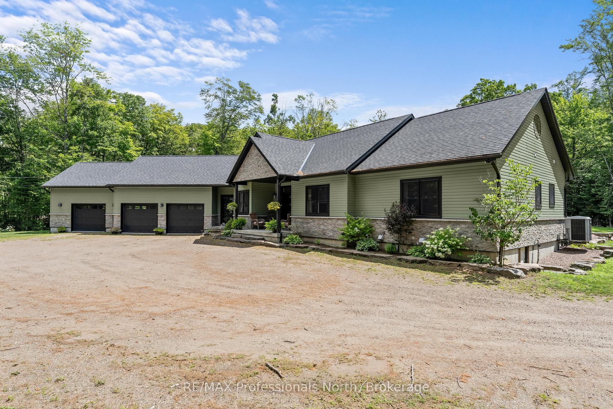 1183 HAMILTON Road Property Photo 1