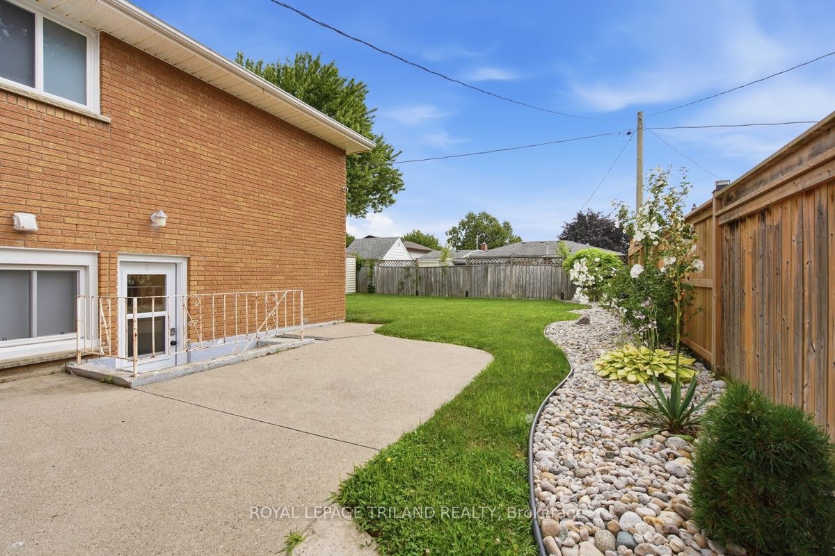 27 Aldborough Avenue Property Photo 2