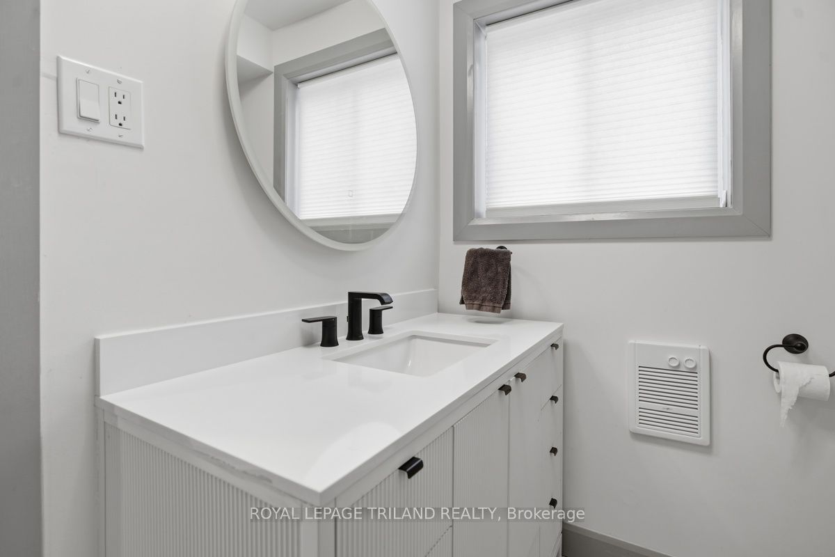 27 Aldborough Avenue Property Photo 5