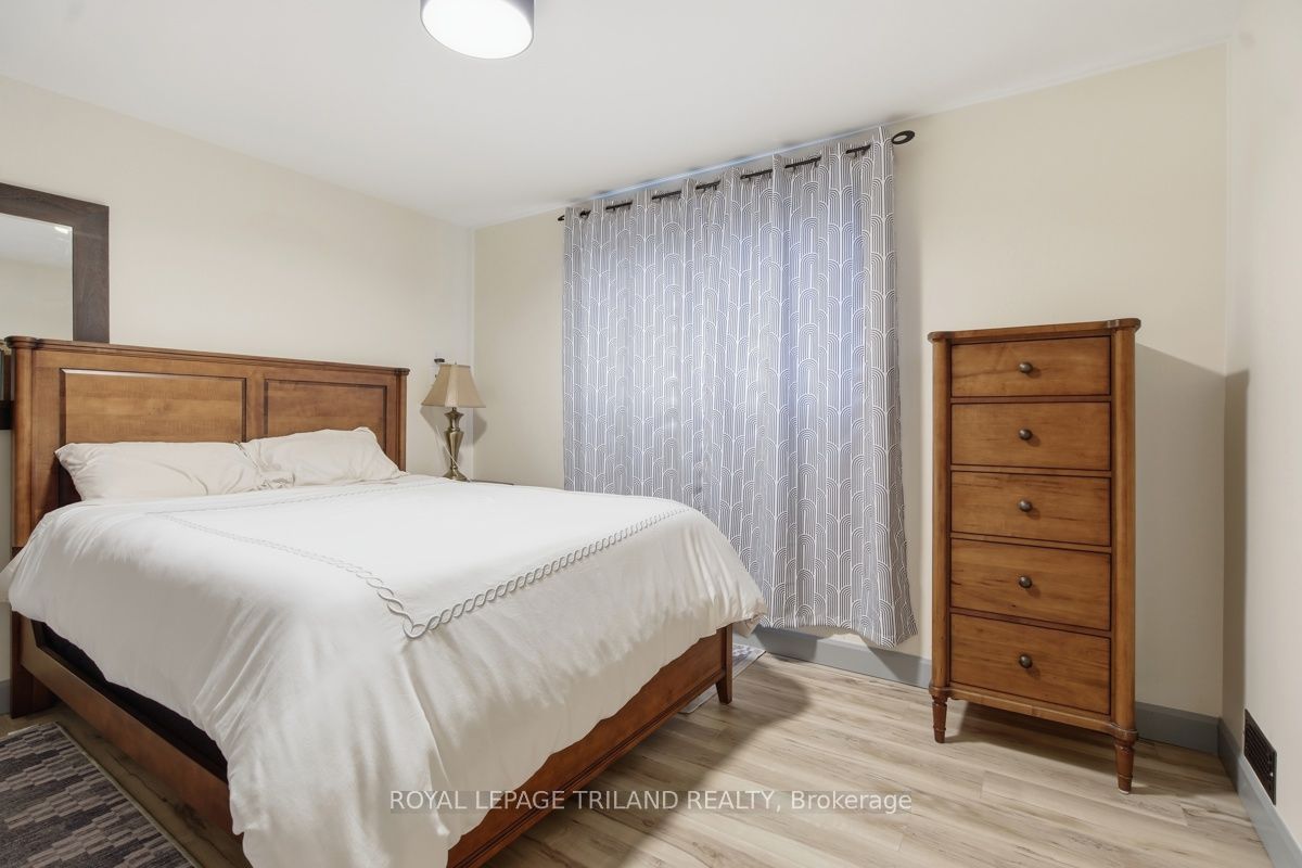 27 Aldborough Avenue Property Photo 6