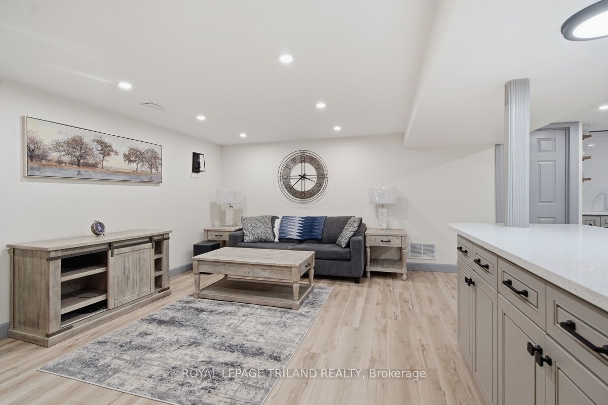 27 Aldborough Avenue Property Photo 10