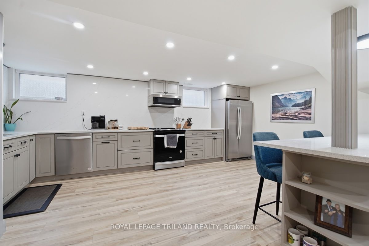 27 Aldborough Avenue Property Photo 12