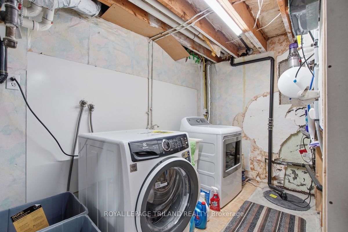 27 Aldborough Avenue Property Photo 16