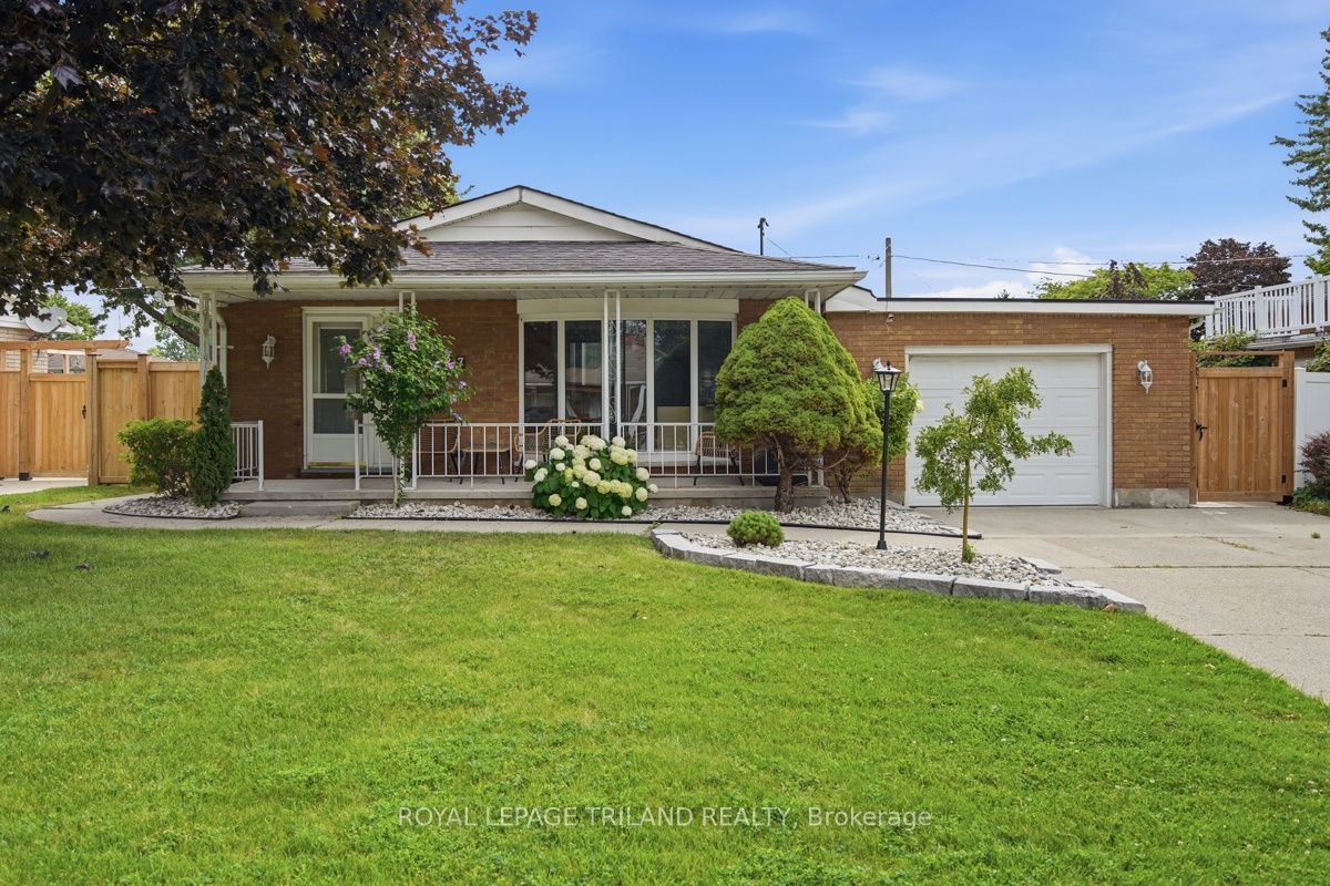 27 Aldborough Avenue Property Photo 18