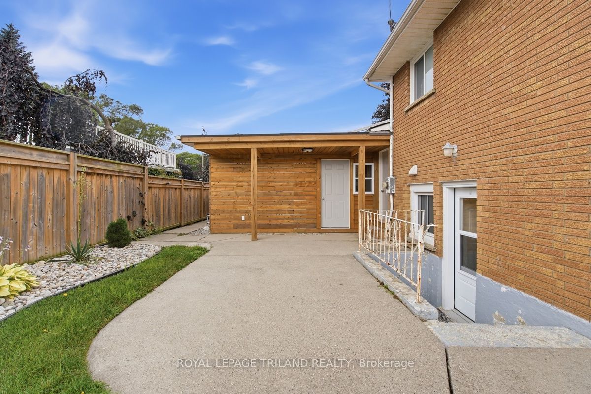 27 Aldborough Avenue Property Photo 19