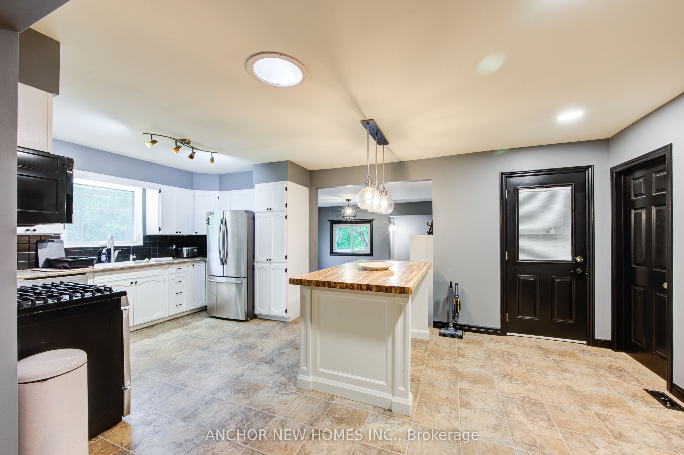 403137 Robinson Road Property Photo 4