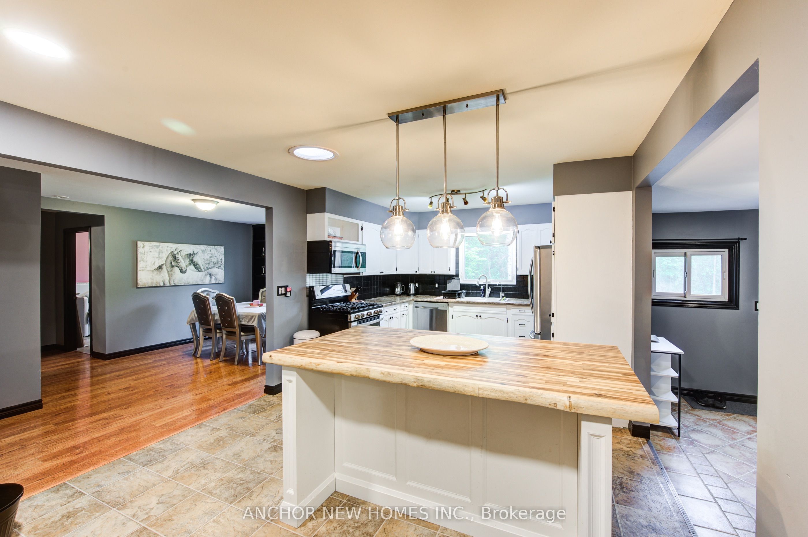 403137 Robinson Road Property Photo 6