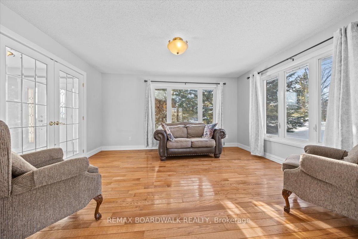 7089 Bush Drive Property Photo 5