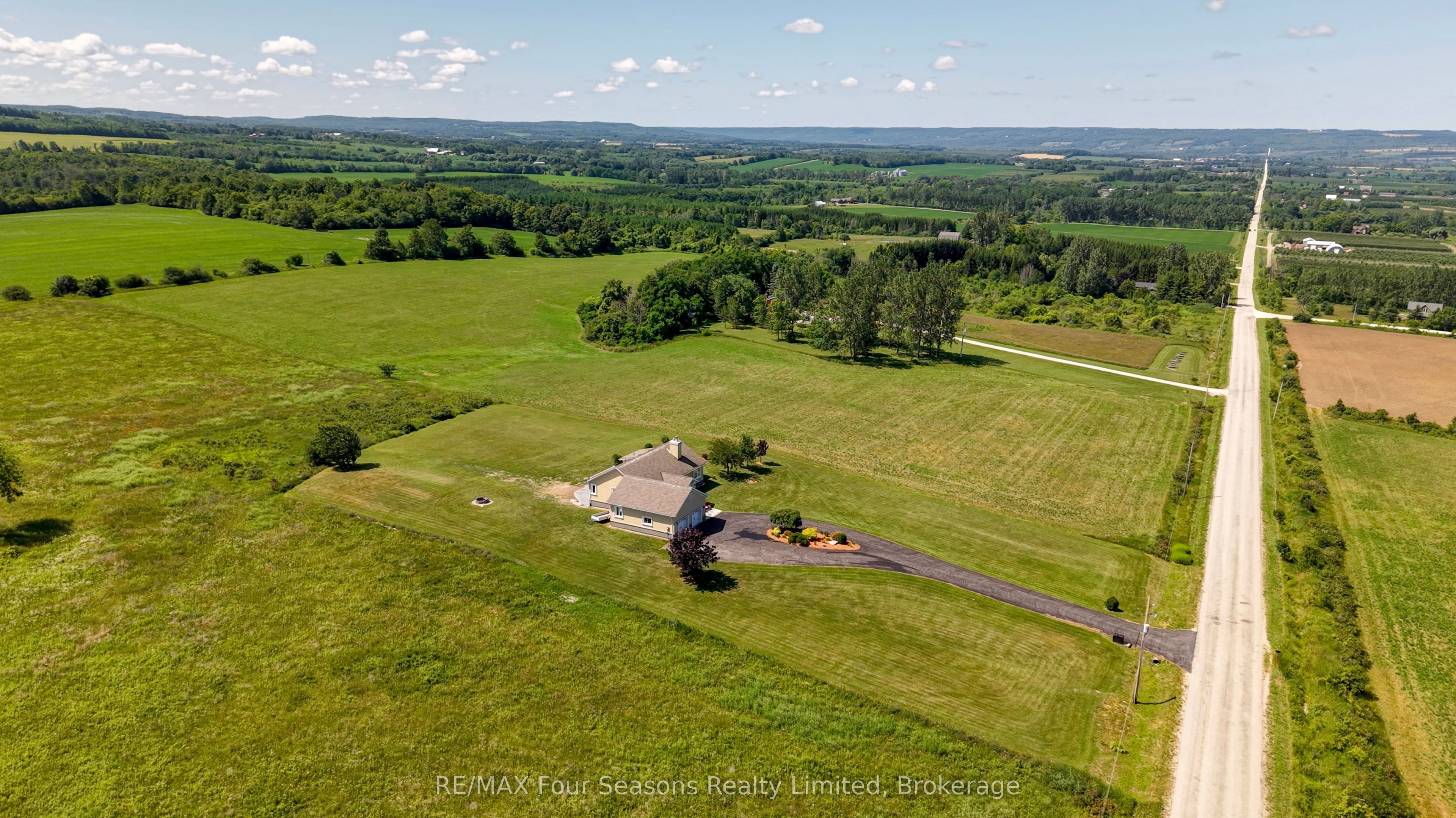 728454 21st Side Road Property Photo 32